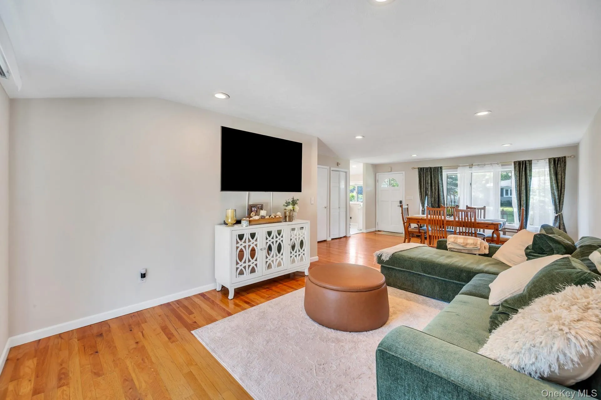 3 Bayberry Drive, Smithtown, NY, 3 Bedrooms Bedrooms, 6 Rooms Rooms,2 BathroomsBathrooms,Residential,For Rent,Bayberry,0,1006934 3 Bayberry Drive, Smithtown, NY, 3 Bedrooms Bedrooms, 6 Rooms Rooms,2 BathroomsBathrooms,Residential,For Rent,Bayberry,0,1006934