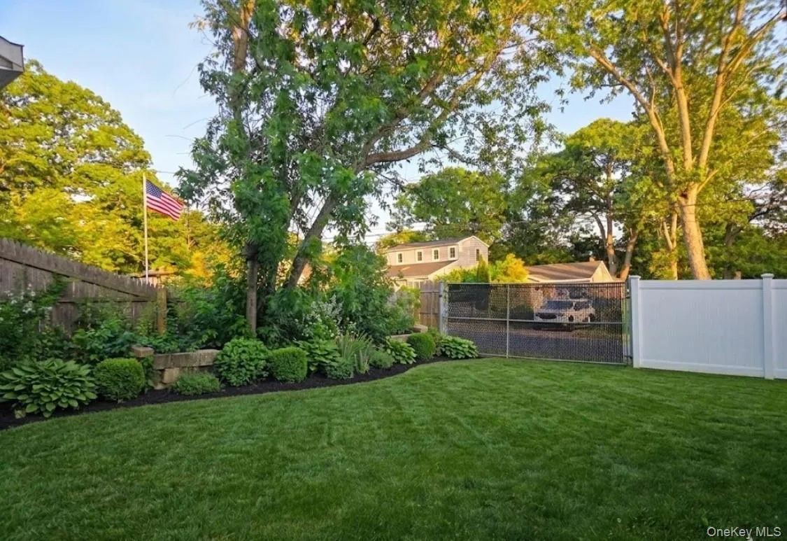 Fully Fenced Backyard With A Double Gate On Pineaire Avenue...Perfect For A Boat Or Trailer, Or Could Be A Second Driveway. Fully Fenced Backyard With A Double Gate On Pineaire Avenue...Perfect For A Boat Or Trailer, Or Could Be A Second Driveway.