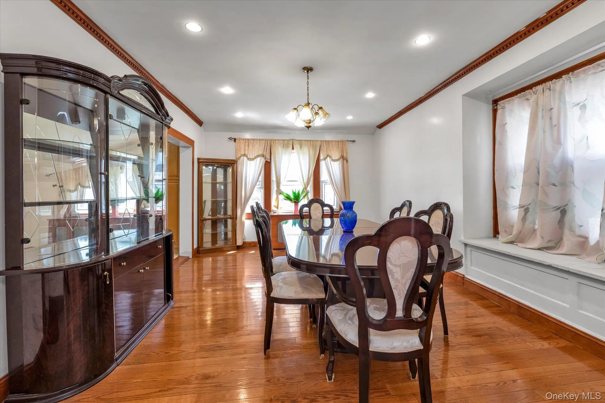 Oversized dining room Oversized dining room