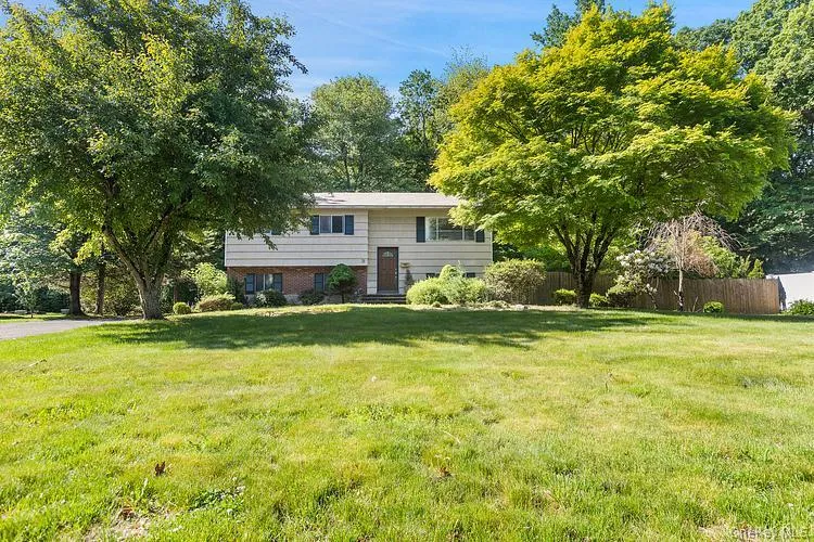 31 Amarillo Drive, Clarkstown, NY, 4 Bedrooms Bedrooms, 10 Rooms Rooms,3 BathroomsBathrooms,Residential,For Rent,Amarillo,0,1006947 31 Amarillo Drive, Clarkstown, NY, 4 Bedrooms Bedrooms, 10 Rooms Rooms,3 BathroomsBathrooms,Residential,For Rent,Amarillo,0,1006947