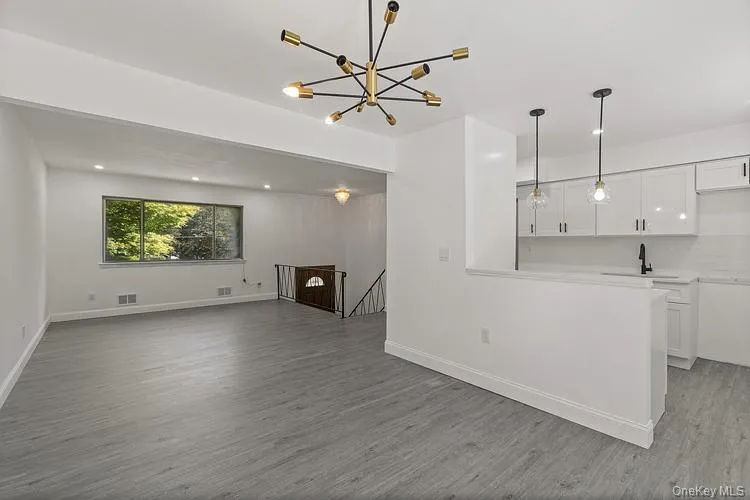 31 Amarillo Drive, Clarkstown, NY, 4 Bedrooms Bedrooms, 10 Rooms Rooms,3 BathroomsBathrooms,Residential,For Rent,Amarillo,0,1006947 31 Amarillo Drive, Clarkstown, NY, 4 Bedrooms Bedrooms, 10 Rooms Rooms,3 BathroomsBathrooms,Residential,For Rent,Amarillo,0,1006947