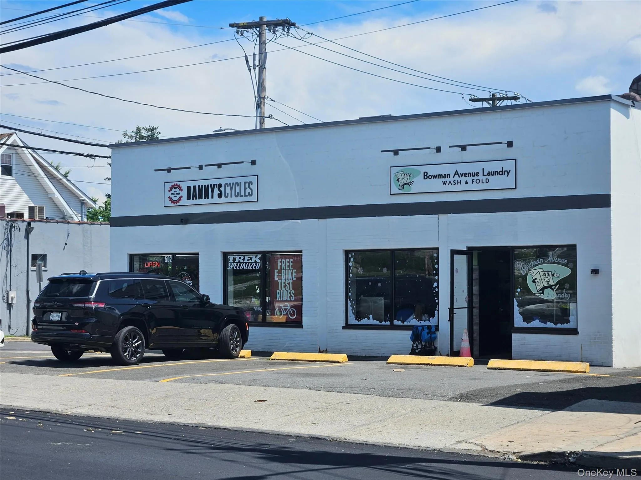 Bowman Laundry is conveniently located right up the street on Bowman Ave as part of the Biltmore Shopping Center Bowman Laundry is conveniently located right up the street on Bowman Ave as part of the Biltmore Shopping Center
