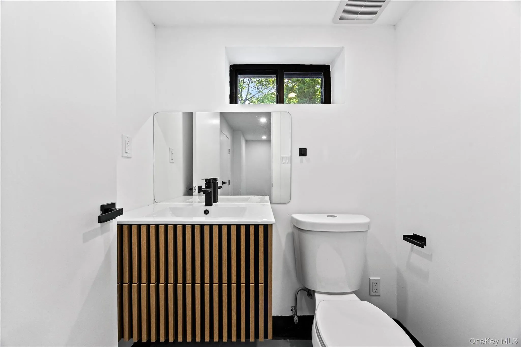 15703 Locke Avenue, New York, NY, 3 Bedrooms Bedrooms, 10 Rooms Rooms,2 BathroomsBathrooms,Residential,For Rent,Locke,0,1006968 15703 Locke Avenue, New York, NY, 3 Bedrooms Bedrooms, 10 Rooms Rooms,2 BathroomsBathrooms,Residential,For Rent,Locke,0,1006968
