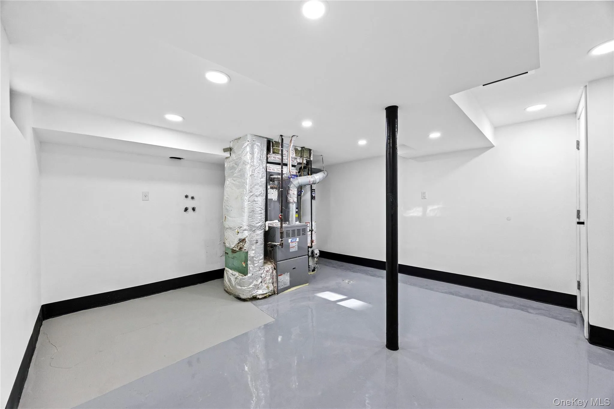 15703 Locke Avenue, New York, NY, 3 Bedrooms Bedrooms, 10 Rooms Rooms,2 BathroomsBathrooms,Residential,For Rent,Locke,0,1006968 15703 Locke Avenue, New York, NY, 3 Bedrooms Bedrooms, 10 Rooms Rooms,2 BathroomsBathrooms,Residential,For Rent,Locke,0,1006968