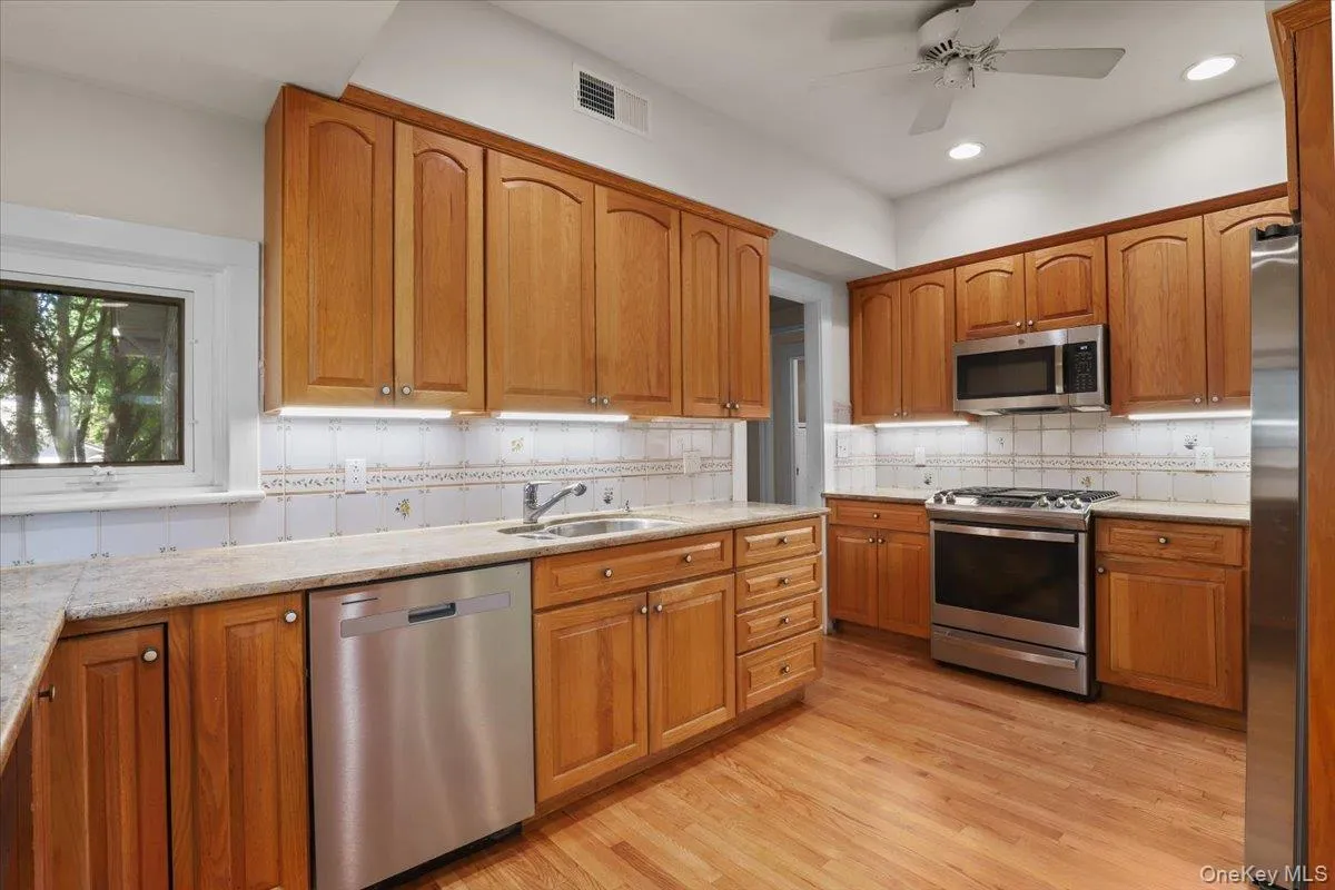 625 Lorraine Street, Mamaroneck, NY, 5 Bedrooms Bedrooms, 10 Rooms Rooms,2 BathroomsBathrooms,Residential Lease,For Rent,Lorraine,0,1006973 625 Lorraine Street, Mamaroneck, NY, 5 Bedrooms Bedrooms, 10 Rooms Rooms,2 BathroomsBathrooms,Residential Lease,For Rent,Lorraine,0,1006973
