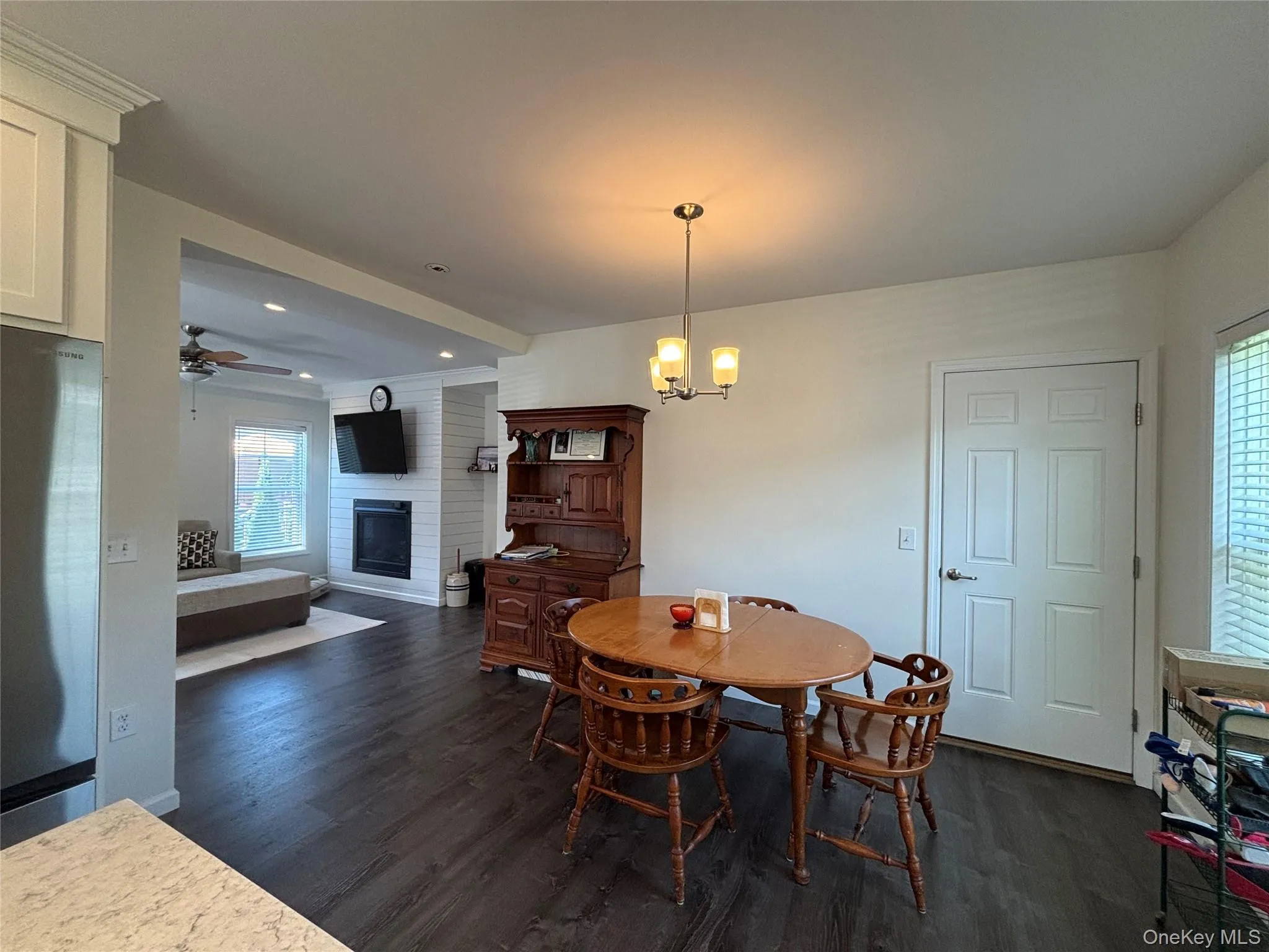1661 Old Country Road, Riverhead, NY, 2 Bedrooms Bedrooms, 5 Rooms Rooms,2 BathroomsBathrooms,Residential,For Rent,Old Country,0,1006987 1661 Old Country Road, Riverhead, NY, 2 Bedrooms Bedrooms, 5 Rooms Rooms,2 BathroomsBathrooms,Residential,For Rent,Old Country,0,1006987