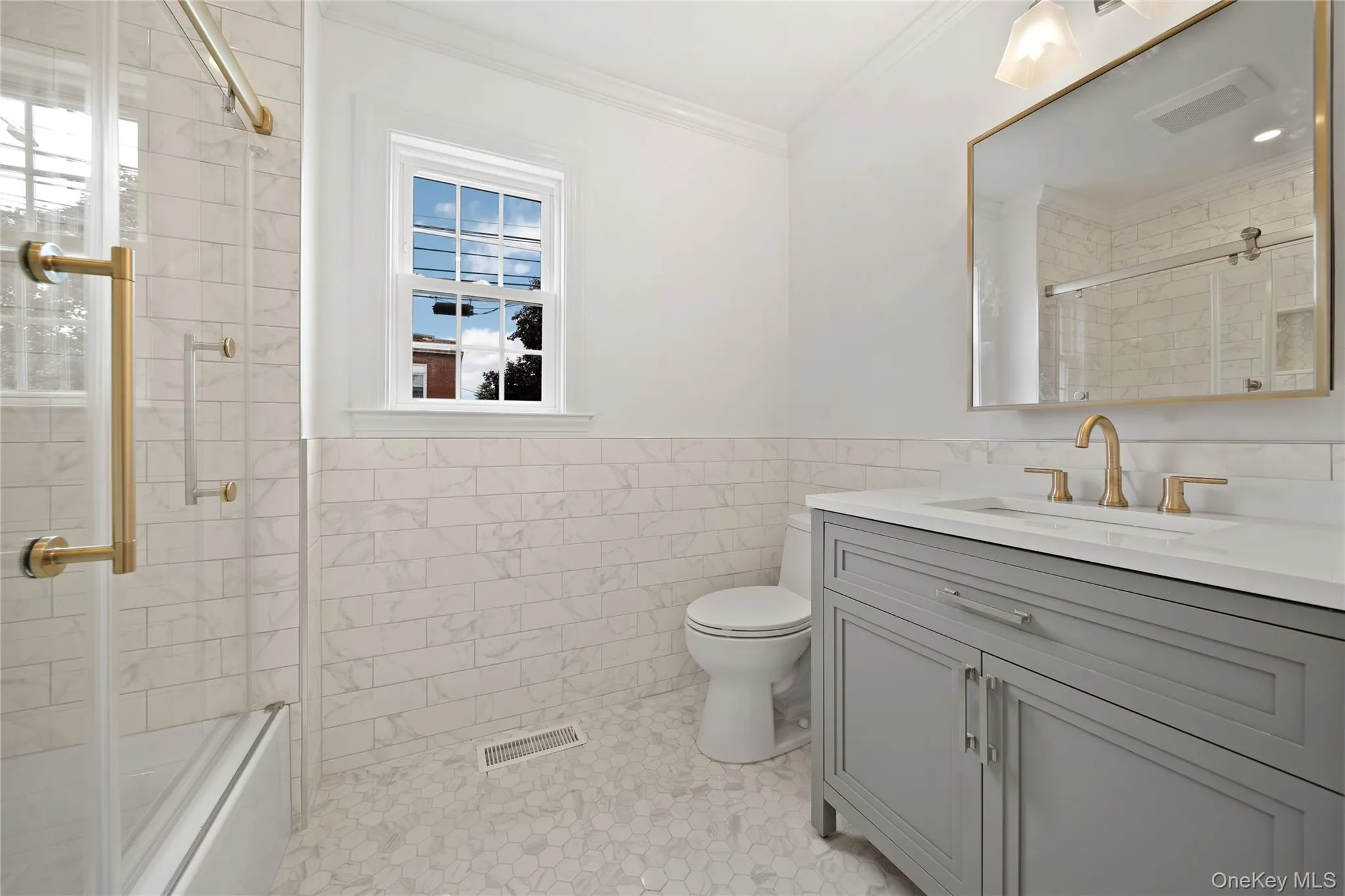3914 Waverly Avenue, Hempstead, NY, 2 Bedrooms Bedrooms, 4 Rooms Rooms,1 BathroomBathrooms,Residential Lease,For Rent,Waverly,0,1006995 3914 Waverly Avenue, Hempstead, NY, 2 Bedrooms Bedrooms, 4 Rooms Rooms,1 BathroomBathrooms,Residential Lease,For Rent,Waverly,0,1006995