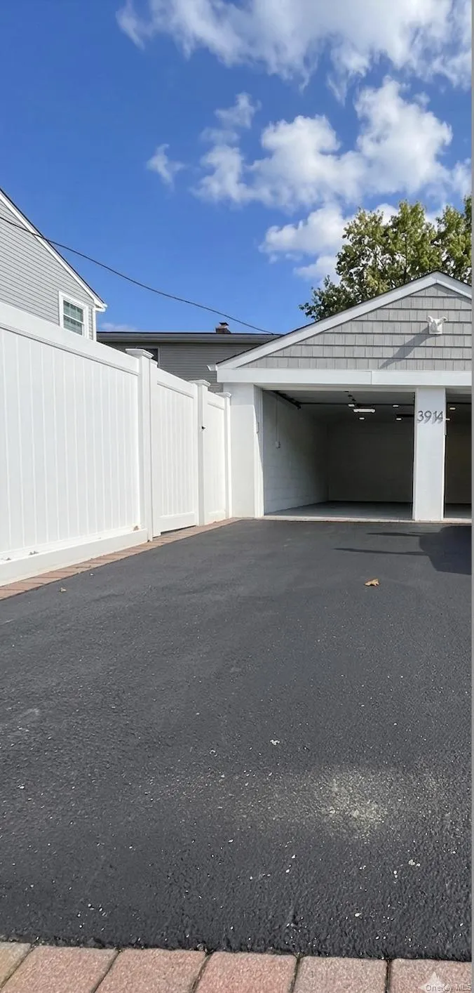 3914 Waverly Avenue, Hempstead, NY, 2 Bedrooms Bedrooms, 4 Rooms Rooms,1 BathroomBathrooms,Residential Lease,For Rent,Waverly,0,1006995 3914 Waverly Avenue, Hempstead, NY, 2 Bedrooms Bedrooms, 4 Rooms Rooms,1 BathroomBathrooms,Residential Lease,For Rent,Waverly,0,1006995