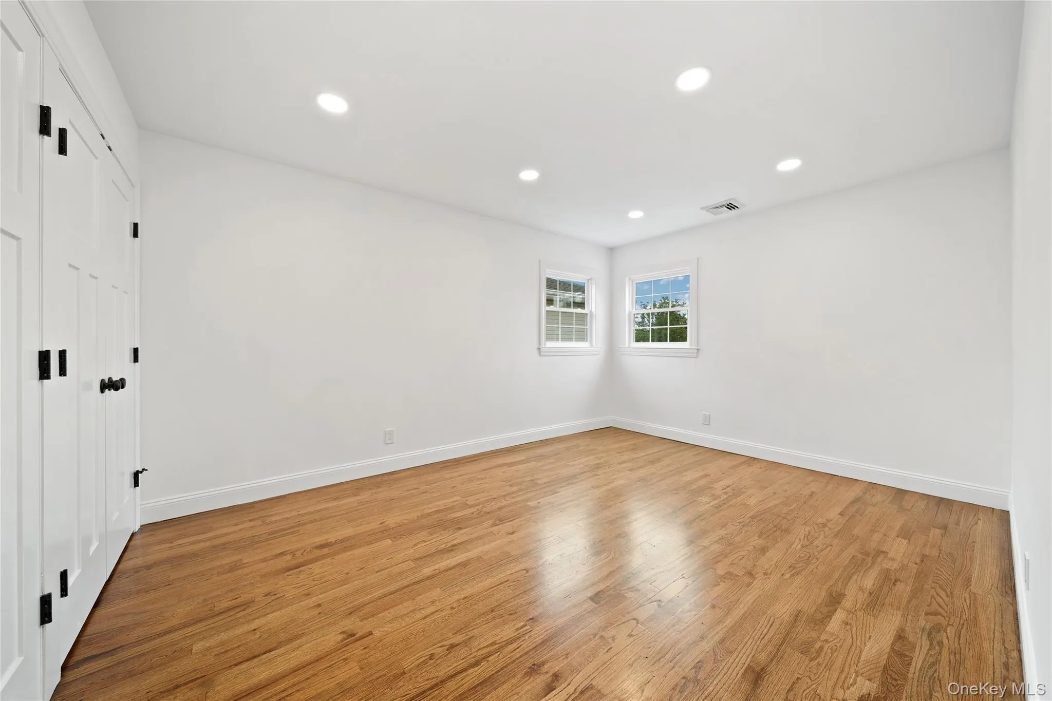 3914 Waverly Avenue, Hempstead, NY, 2 Bedrooms Bedrooms, 4 Rooms Rooms,1 BathroomBathrooms,Residential Lease,For Rent,Waverly,0,1006995 3914 Waverly Avenue, Hempstead, NY, 2 Bedrooms Bedrooms, 4 Rooms Rooms,1 BathroomBathrooms,Residential Lease,For Rent,Waverly,0,1006995