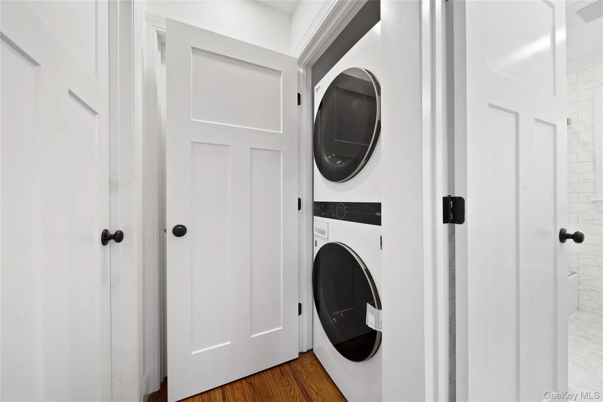 3914 Waverly Avenue, Hempstead, NY, 2 Bedrooms Bedrooms, 4 Rooms Rooms,1 BathroomBathrooms,Residential Lease,For Rent,Waverly,0,1006995 3914 Waverly Avenue, Hempstead, NY, 2 Bedrooms Bedrooms, 4 Rooms Rooms,1 BathroomBathrooms,Residential Lease,For Rent,Waverly,0,1006995