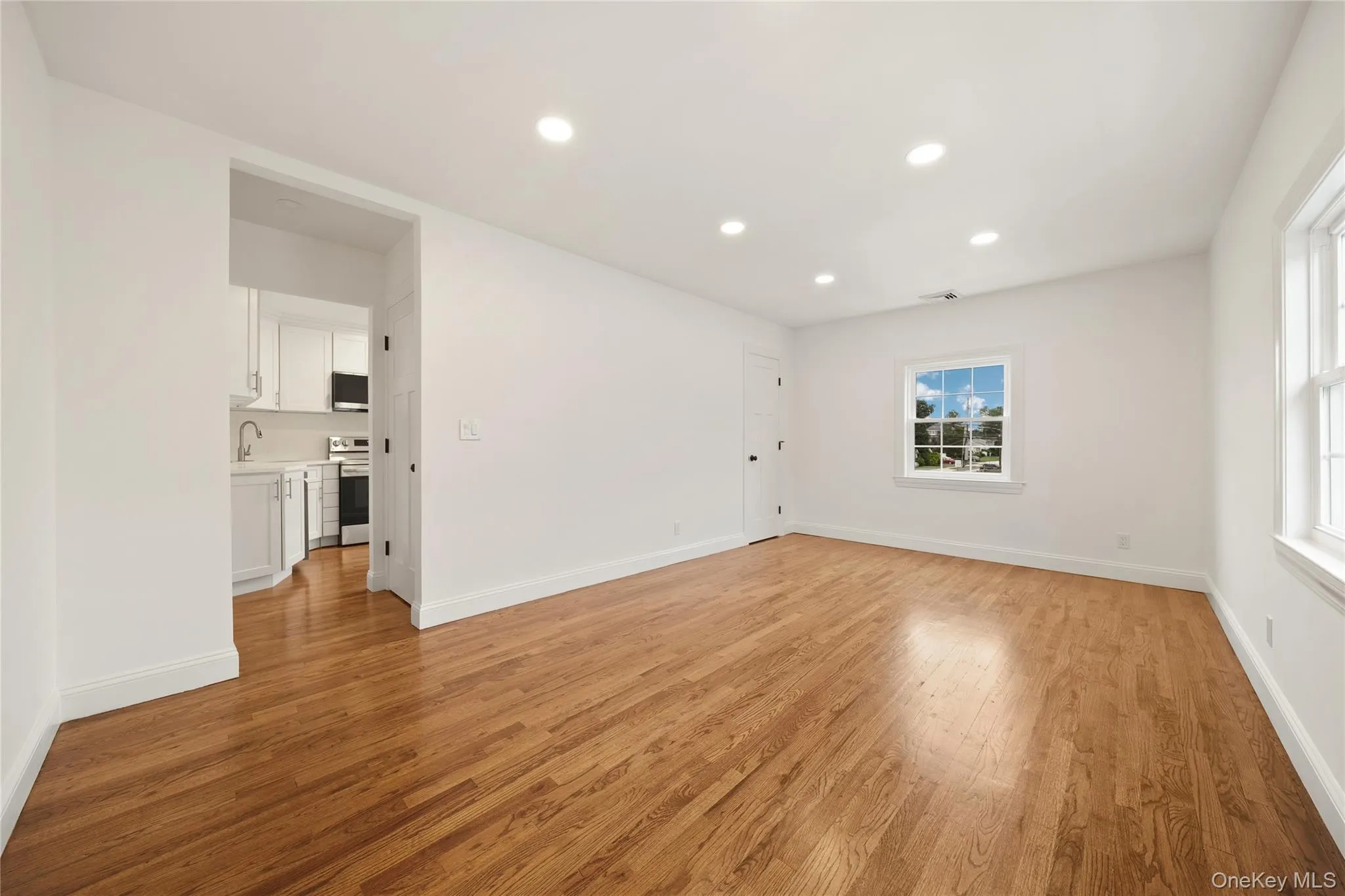 3914 Waverly Avenue, Hempstead, NY, 2 Bedrooms Bedrooms, 4 Rooms Rooms,1 BathroomBathrooms,Residential Lease,For Rent,Waverly,0,1006995 3914 Waverly Avenue, Hempstead, NY, 2 Bedrooms Bedrooms, 4 Rooms Rooms,1 BathroomBathrooms,Residential Lease,For Rent,Waverly,0,1006995