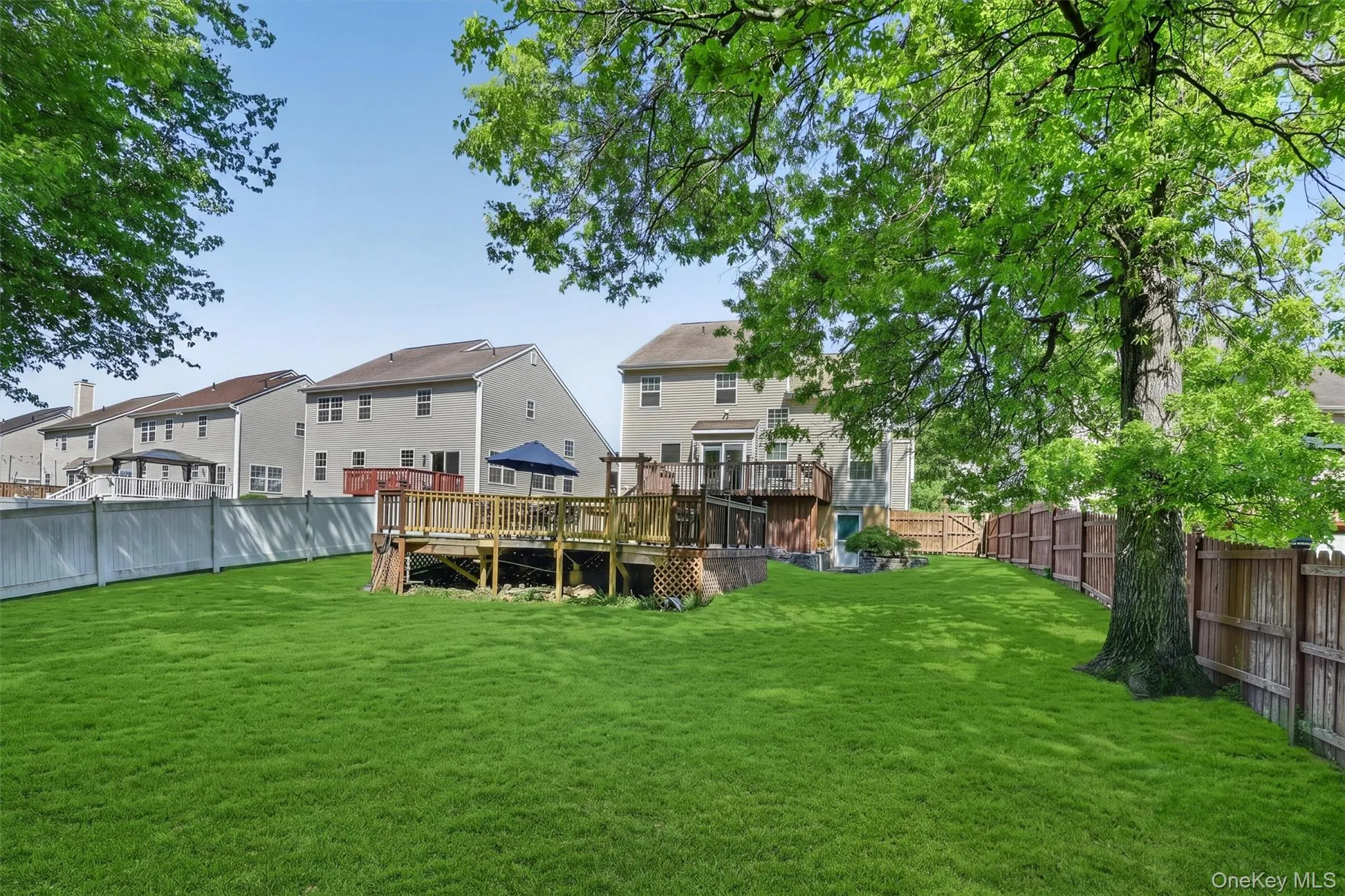Don't forget the hoa takes care of the landscaping for you! Don't forget the hoa takes care of the landscaping for you!