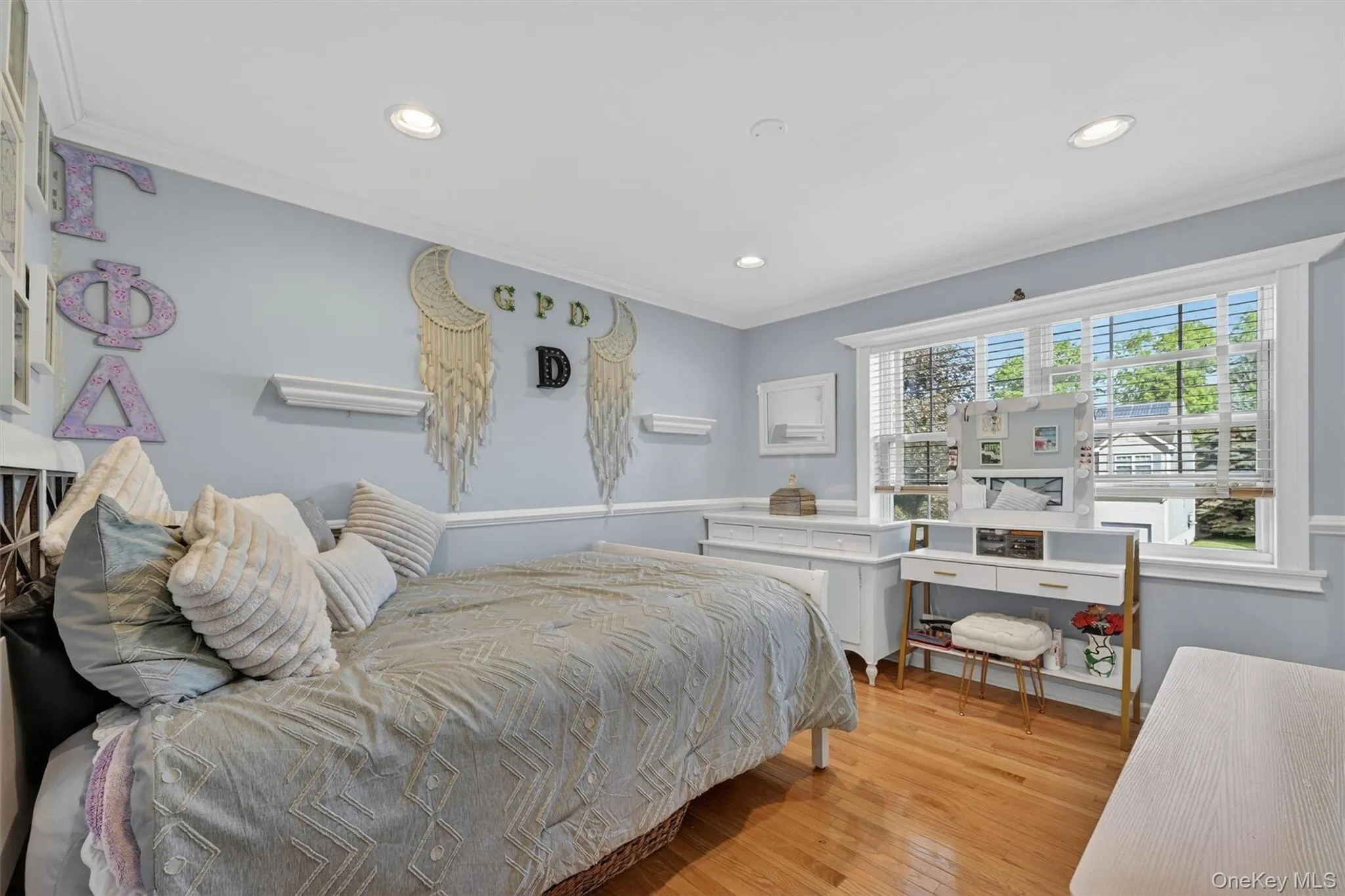 Each guest room is of ample size with plenty of closet space. Each guest room is of ample size with plenty of closet space.