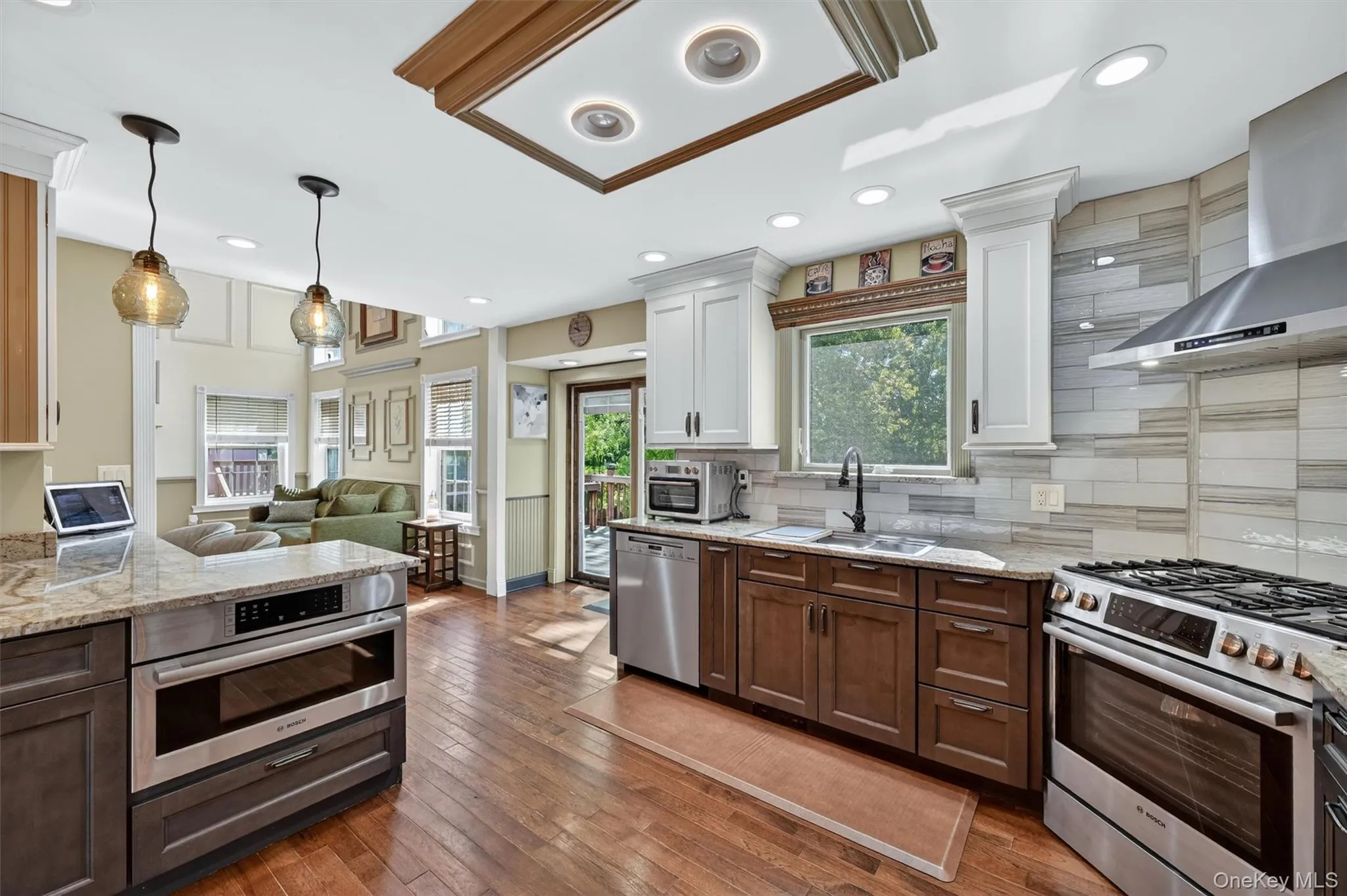 Take a look at the built in microwave and the sunny window overlooking the back yard. Take a look at the built in microwave and the sunny window overlooking the back yard.