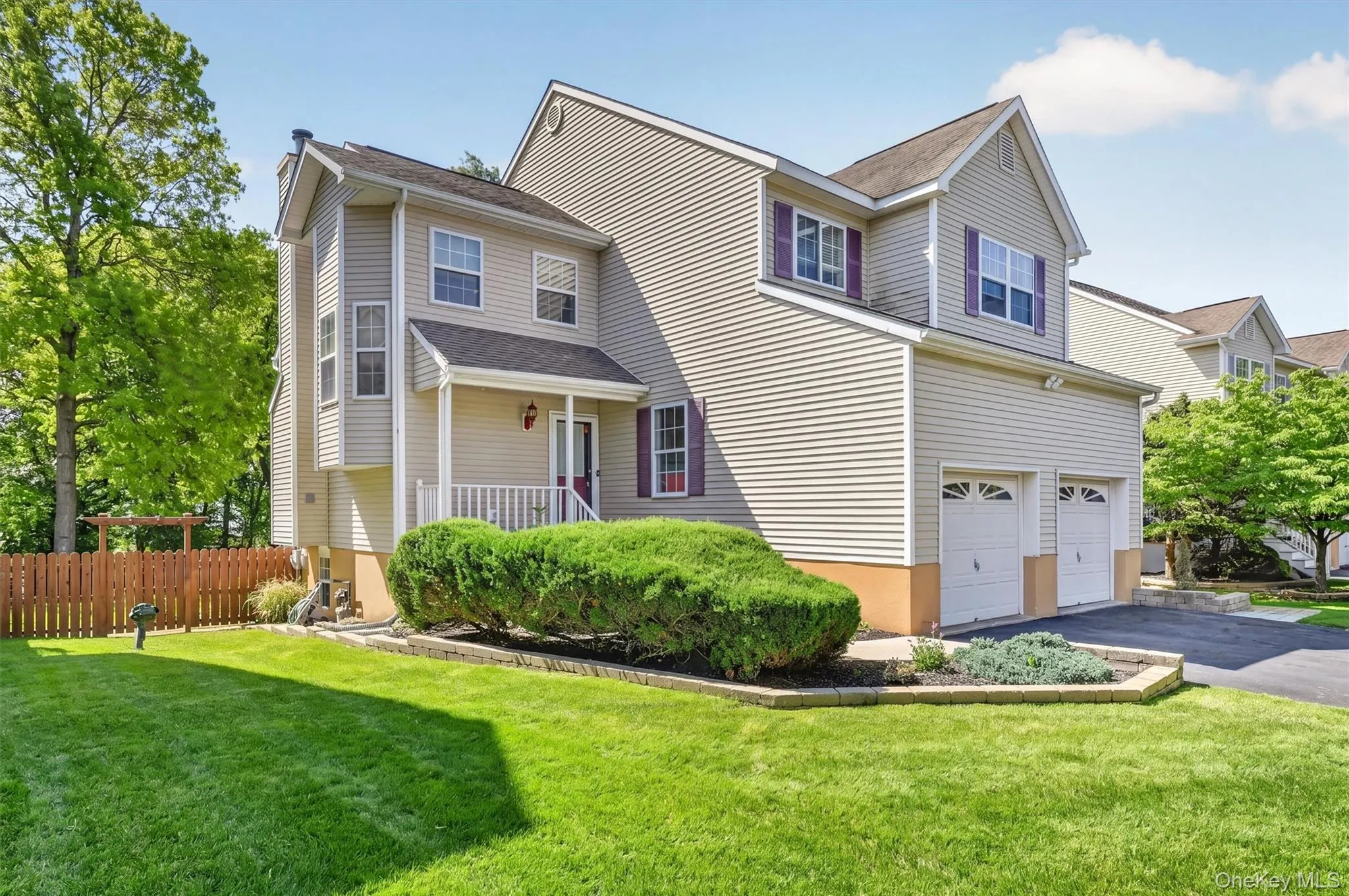 Built in 2000 this home has been meticulously maintained. Built in 2000 this home has been meticulously maintained.