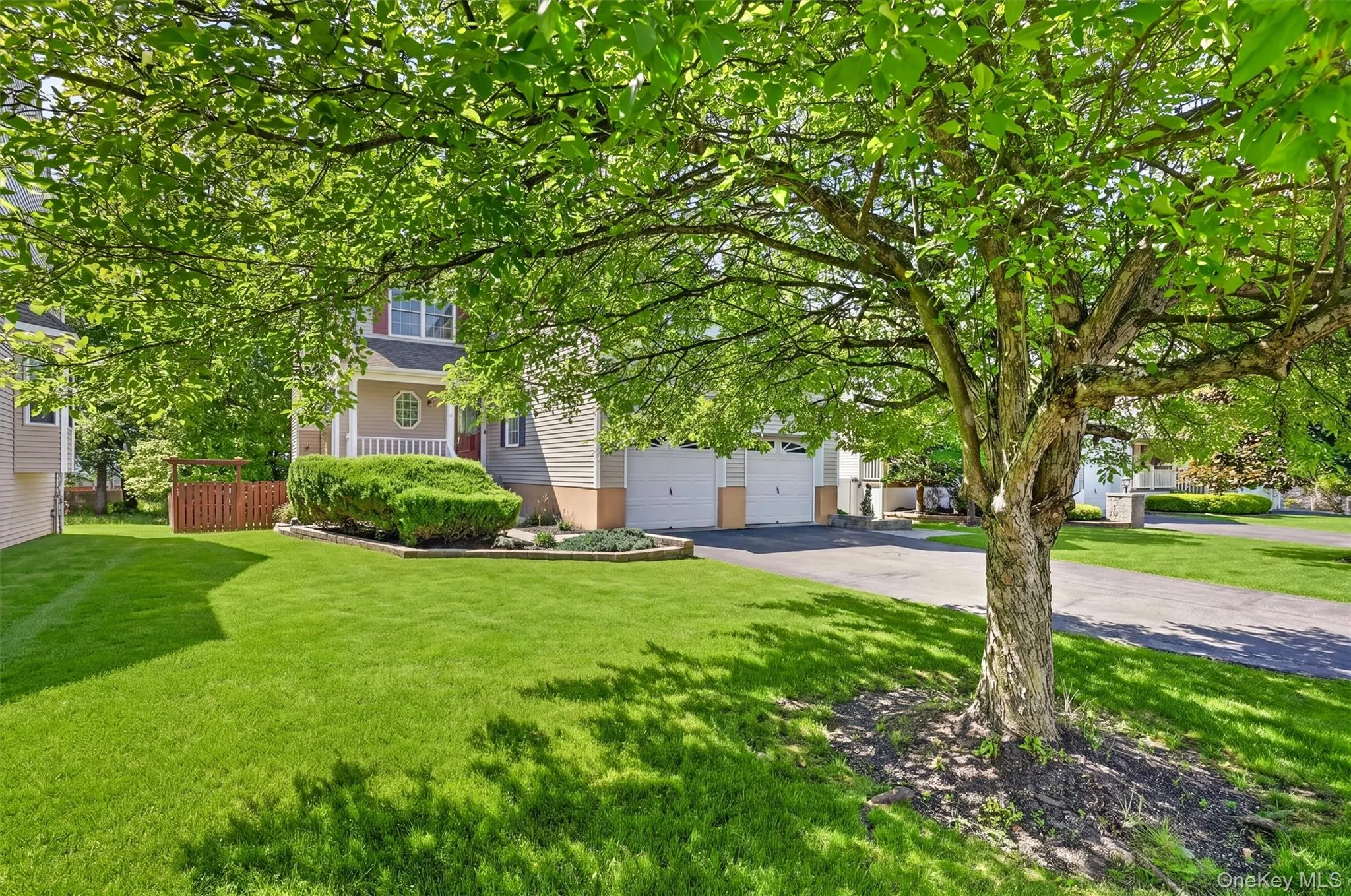 Enjoy the beauty and privacy of your own yard without the upkeep! Enjoy the beauty and privacy of your own yard without the upkeep!