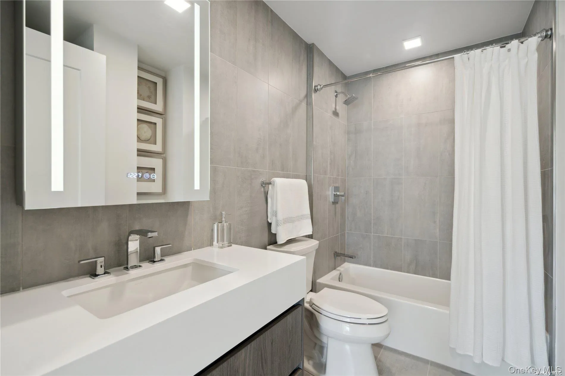 218 Middle Neck Road, North Hempstead, NY, 2 Bedrooms Bedrooms, 6 Rooms Rooms,2 BathroomsBathrooms,Residential,For Rent,Middle Neck,0,1007004 218 Middle Neck Road, North Hempstead, NY, 2 Bedrooms Bedrooms, 6 Rooms Rooms,2 BathroomsBathrooms,Residential,For Rent,Middle Neck,0,1007004
