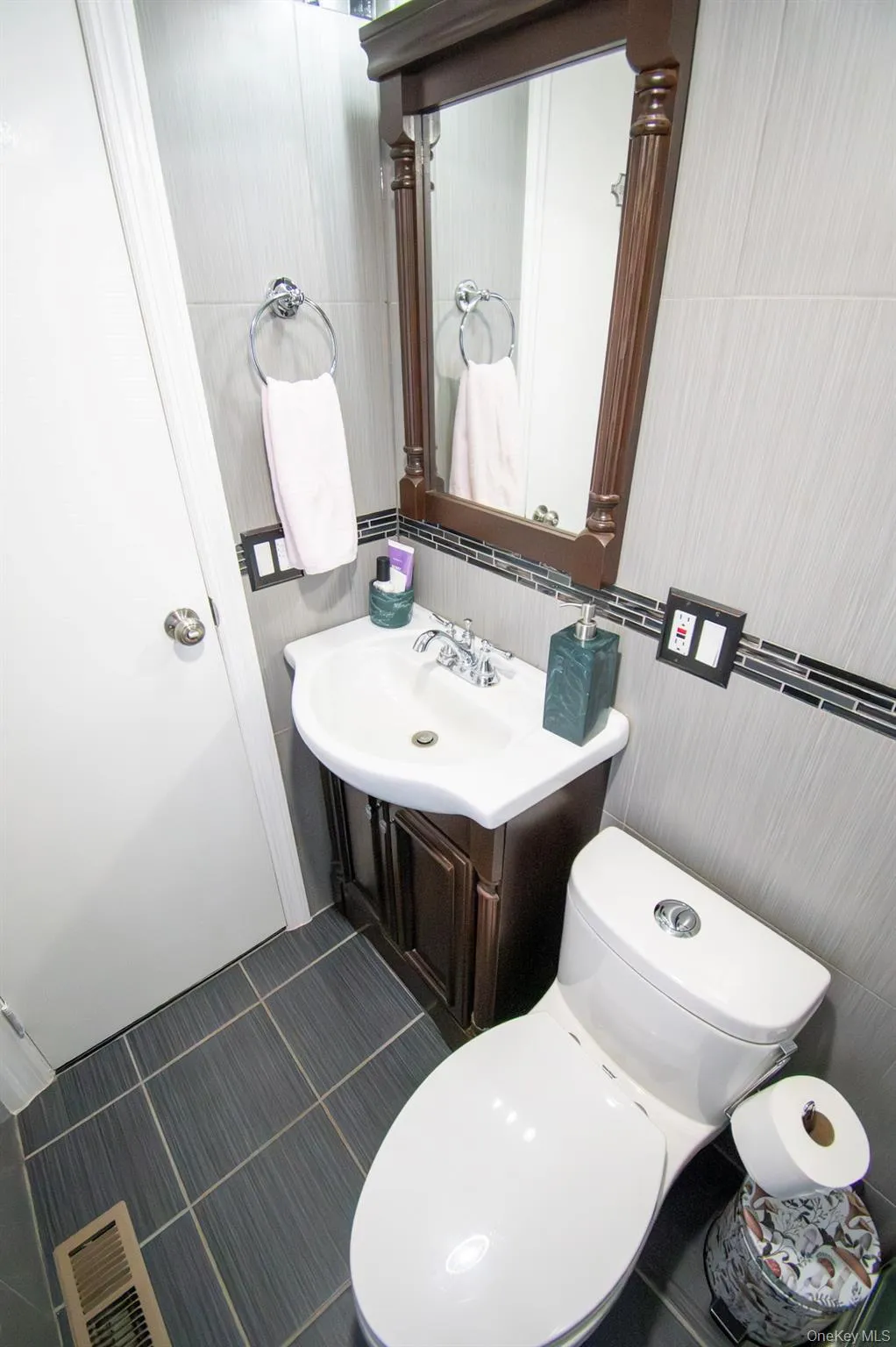 671 Arlington Avenue, Hempstead, NY, 3 Bedrooms Bedrooms, 8 Rooms Rooms,2 BathroomsBathrooms,Residential,For Rent,Arlington,0,1007006 671 Arlington Avenue, Hempstead, NY, 3 Bedrooms Bedrooms, 8 Rooms Rooms,2 BathroomsBathrooms,Residential,For Rent,Arlington,0,1007006