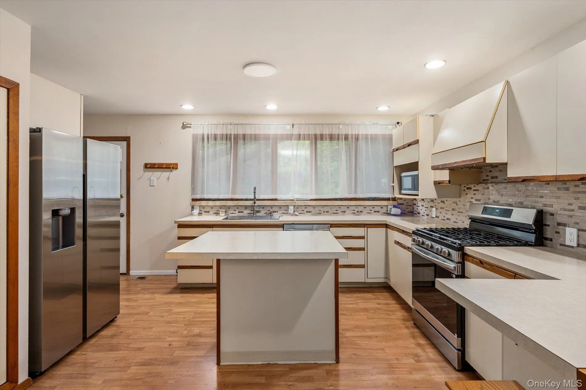 1644 Meadowbrook Road, Hempstead, NY, 4 Bedrooms Bedrooms, 7 Rooms Rooms,2 BathroomsBathrooms,Residential,For Rent,Meadowbrook,0,1007012 1644 Meadowbrook Road, Hempstead, NY, 4 Bedrooms Bedrooms, 7 Rooms Rooms,2 BathroomsBathrooms,Residential,For Rent,Meadowbrook,0,1007012