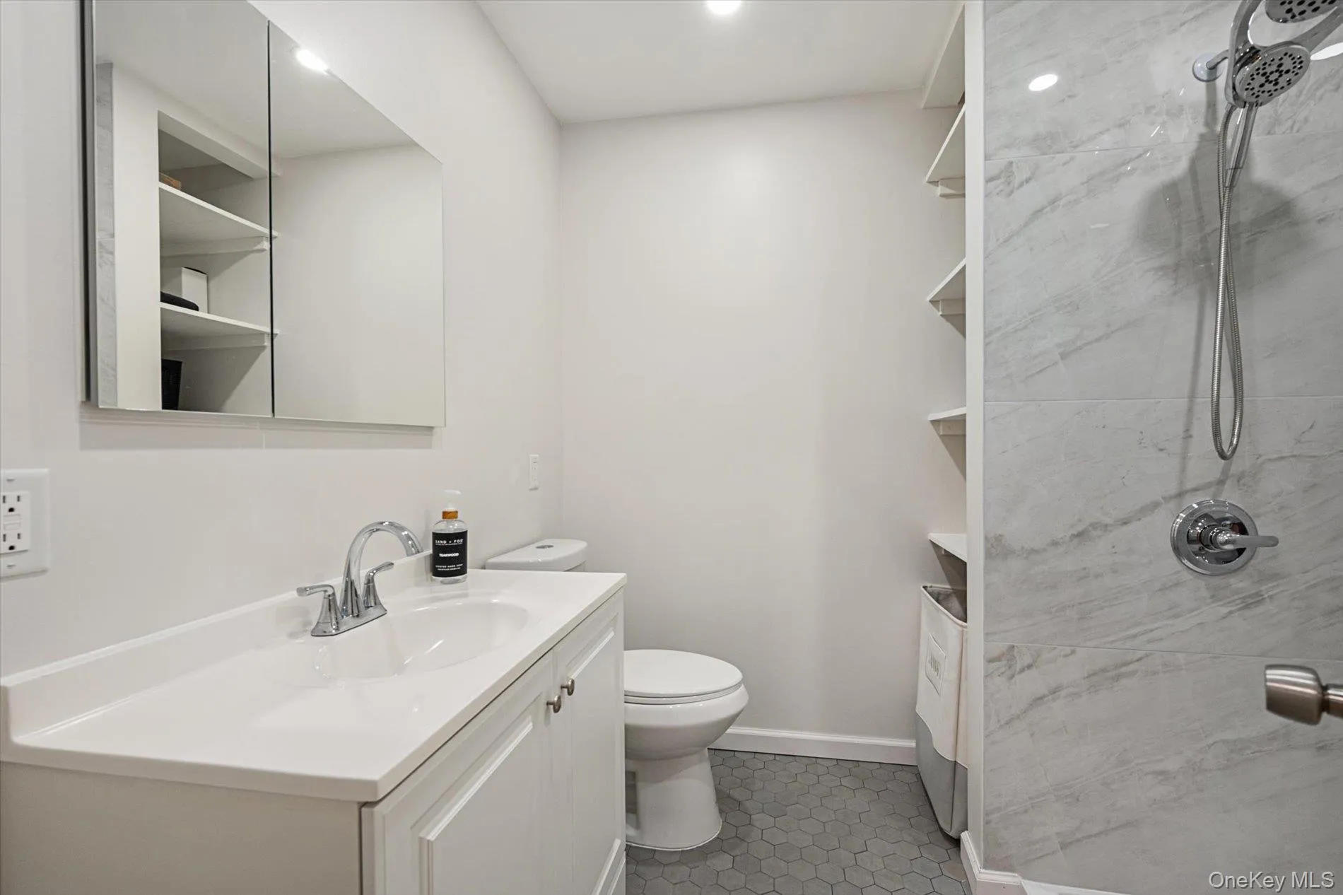1644 Meadowbrook Road, Hempstead, NY, 4 Bedrooms Bedrooms, 7 Rooms Rooms,2 BathroomsBathrooms,Residential,For Rent,Meadowbrook,0,1007012 1644 Meadowbrook Road, Hempstead, NY, 4 Bedrooms Bedrooms, 7 Rooms Rooms,2 BathroomsBathrooms,Residential,For Rent,Meadowbrook,0,1007012