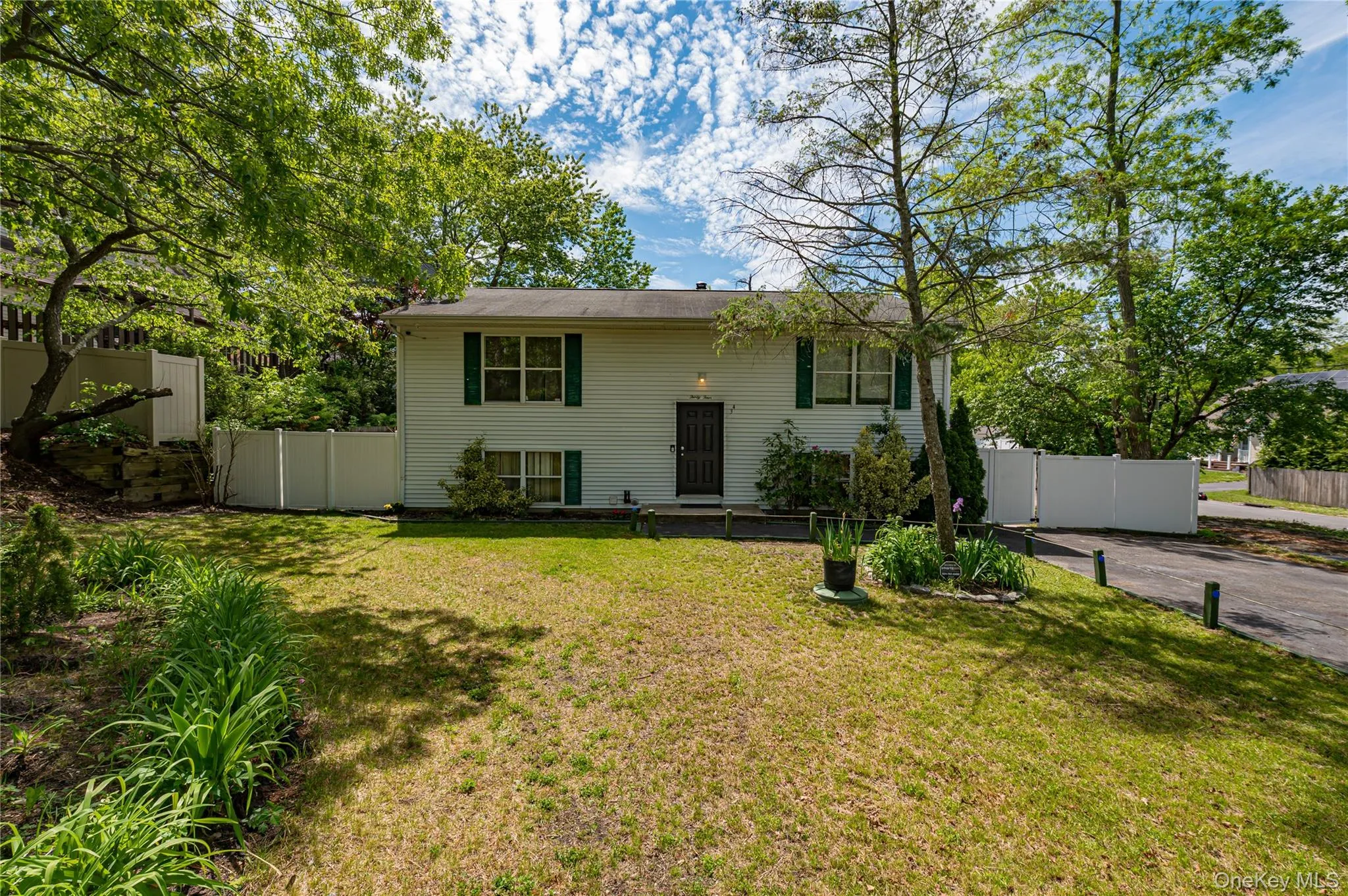 34 Roberts Street, Brookhaven, NY, 2 Bedrooms Bedrooms, 4 Rooms Rooms,1 BathroomBathrooms,Residential,For Rent,Roberts,0,1007014 34 Roberts Street, Brookhaven, NY, 2 Bedrooms Bedrooms, 4 Rooms Rooms,1 BathroomBathrooms,Residential,For Rent,Roberts,0,1007014