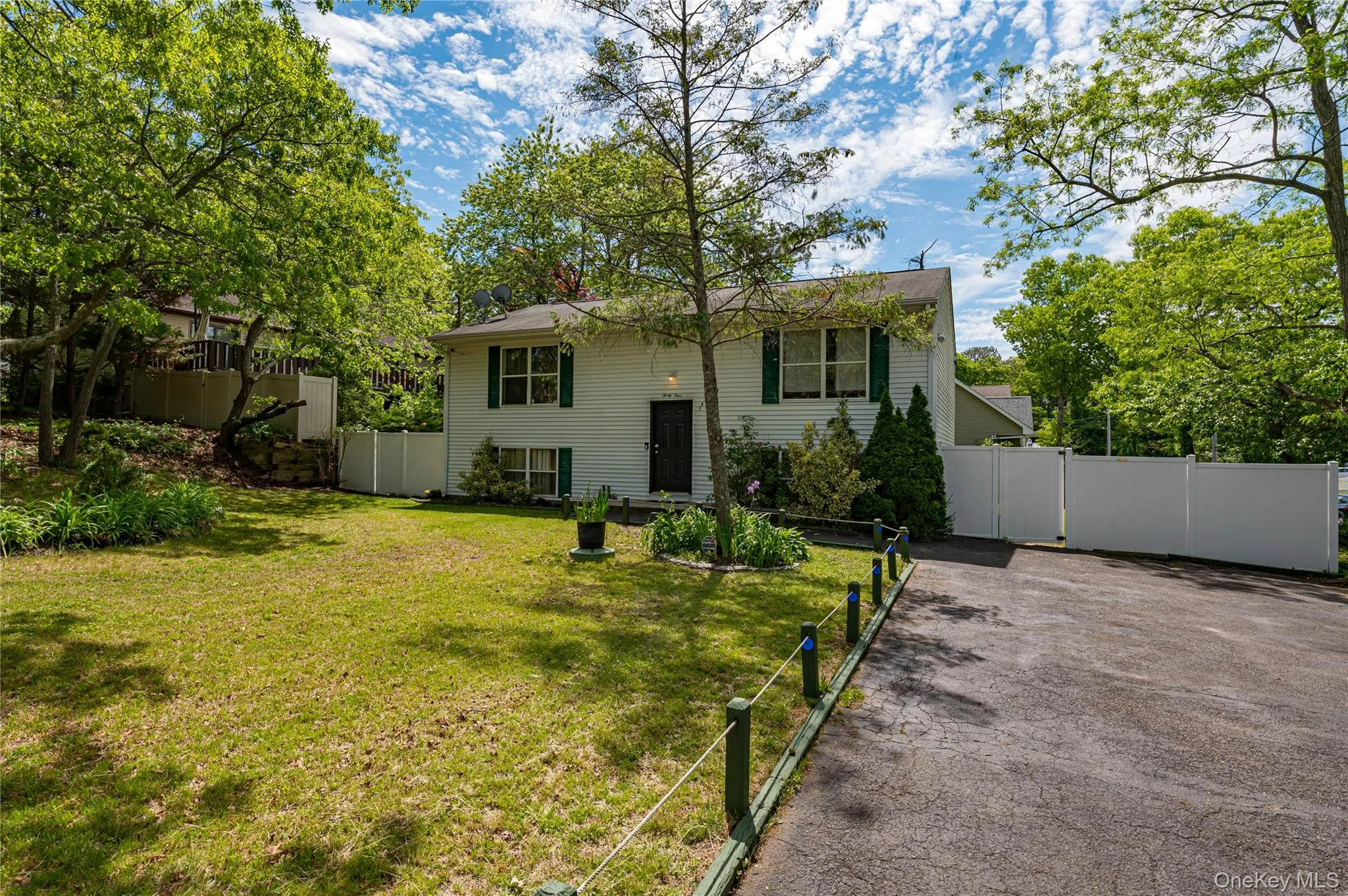34 Roberts Street, Brookhaven, NY, 2 Bedrooms Bedrooms, 4 Rooms Rooms,1 BathroomBathrooms,Residential,For Rent,Roberts,0,1007014 34 Roberts Street, Brookhaven, NY, 2 Bedrooms Bedrooms, 4 Rooms Rooms,1 BathroomBathrooms,Residential,For Rent,Roberts,0,1007014