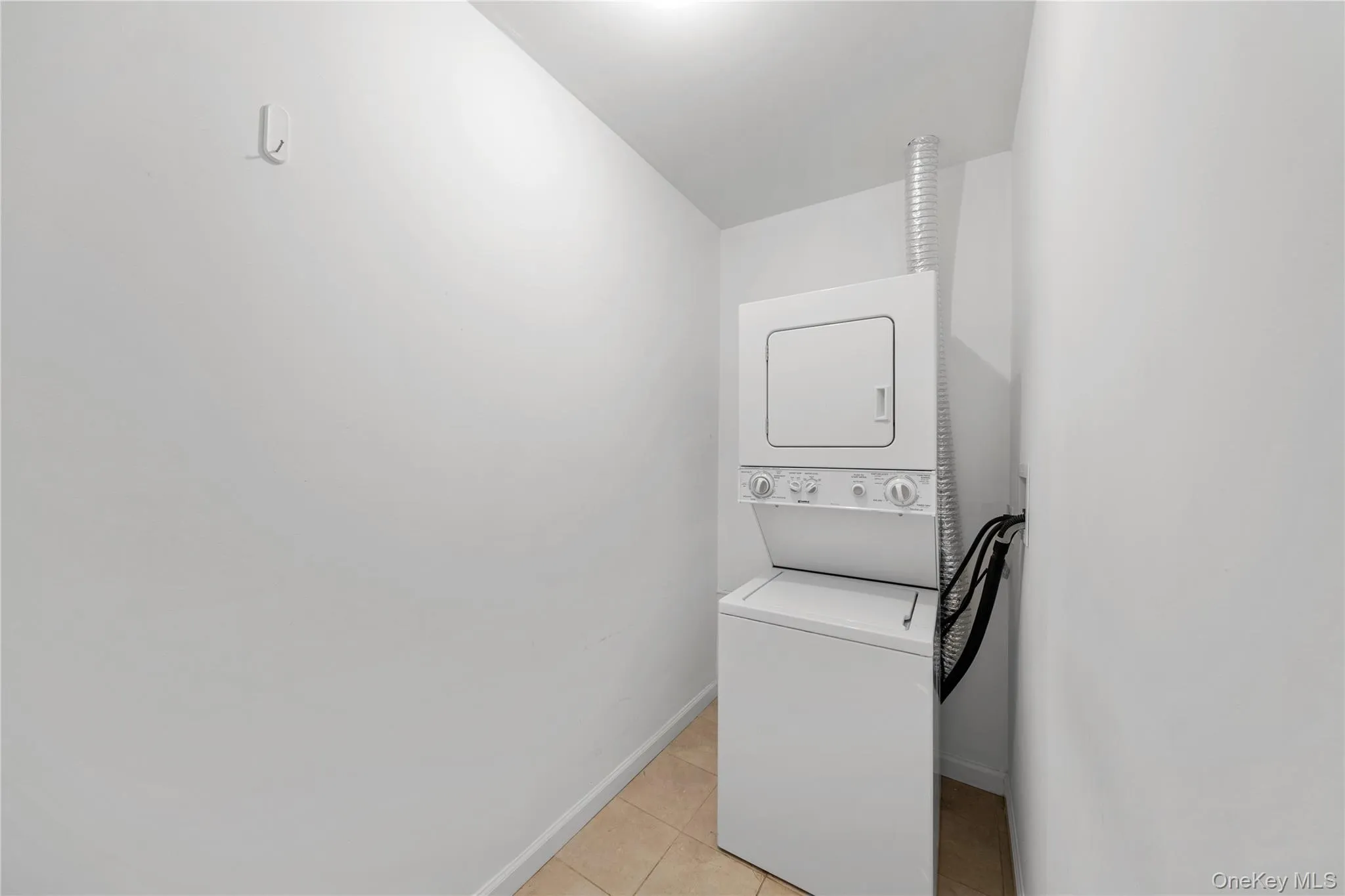 402 Jericho Turnpike, Hempstead, NY, 1 Bedroom Bedrooms, 3 Rooms Rooms,1 BathroomBathrooms,Residential Lease,For Rent,Jericho,0,1007025 402 Jericho Turnpike, Hempstead, NY, 1 Bedroom Bedrooms, 3 Rooms Rooms,1 BathroomBathrooms,Residential Lease,For Rent,Jericho,0,1007025