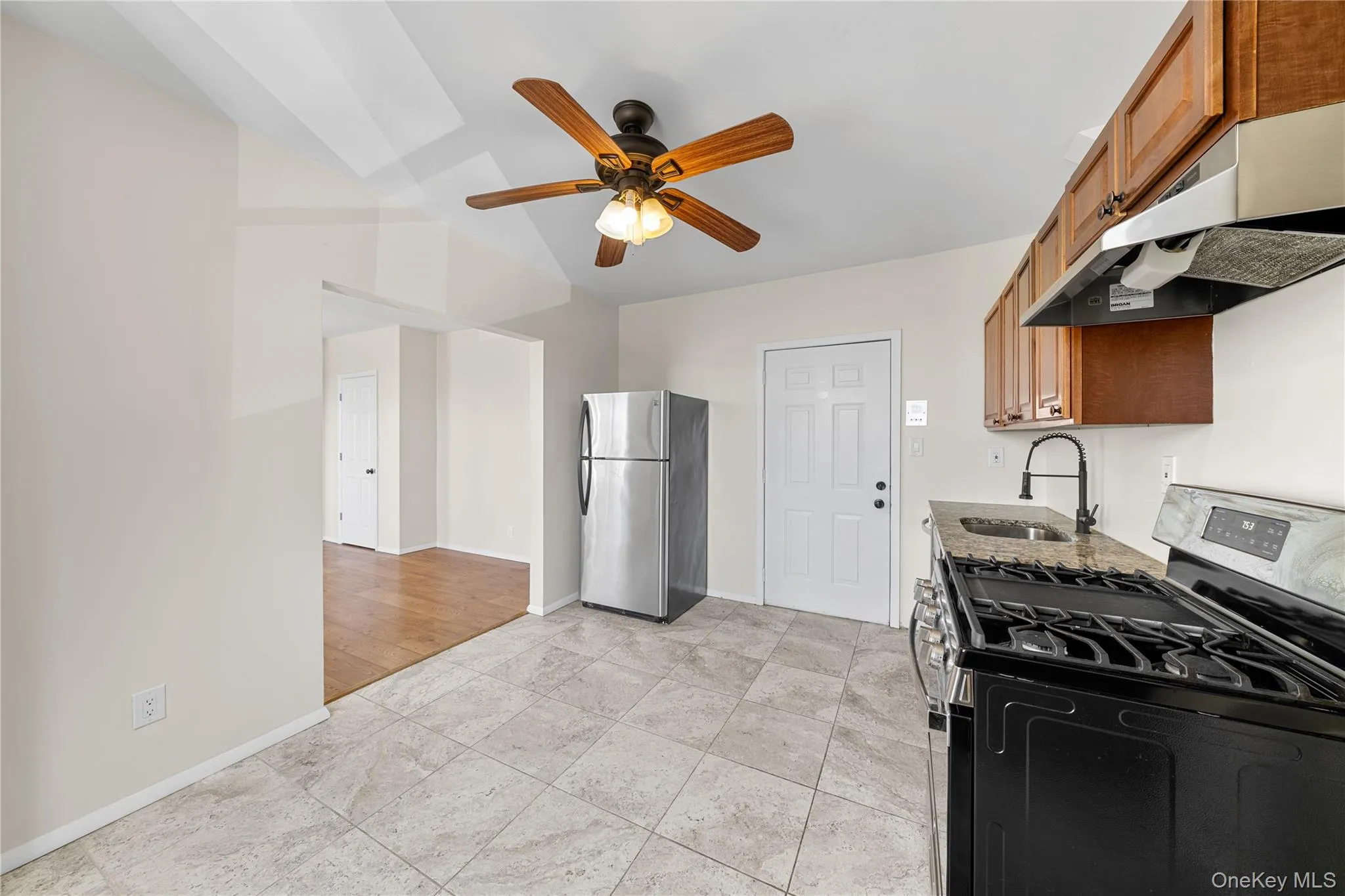 402 Jericho Turnpike, Hempstead, NY, 1 Bedroom Bedrooms, 3 Rooms Rooms,1 BathroomBathrooms,Residential Lease,For Rent,Jericho,0,1007025 402 Jericho Turnpike, Hempstead, NY, 1 Bedroom Bedrooms, 3 Rooms Rooms,1 BathroomBathrooms,Residential Lease,For Rent,Jericho,0,1007025