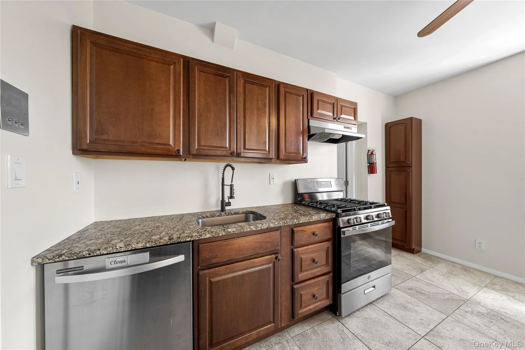 402 Jericho Turnpike, Hempstead, NY, 1 Bedroom Bedrooms, 3 Rooms Rooms,1 BathroomBathrooms,Residential Lease,For Rent,Jericho,0,1007025 402 Jericho Turnpike, Hempstead, NY, 1 Bedroom Bedrooms, 3 Rooms Rooms,1 BathroomBathrooms,Residential Lease,For Rent,Jericho,0,1007025