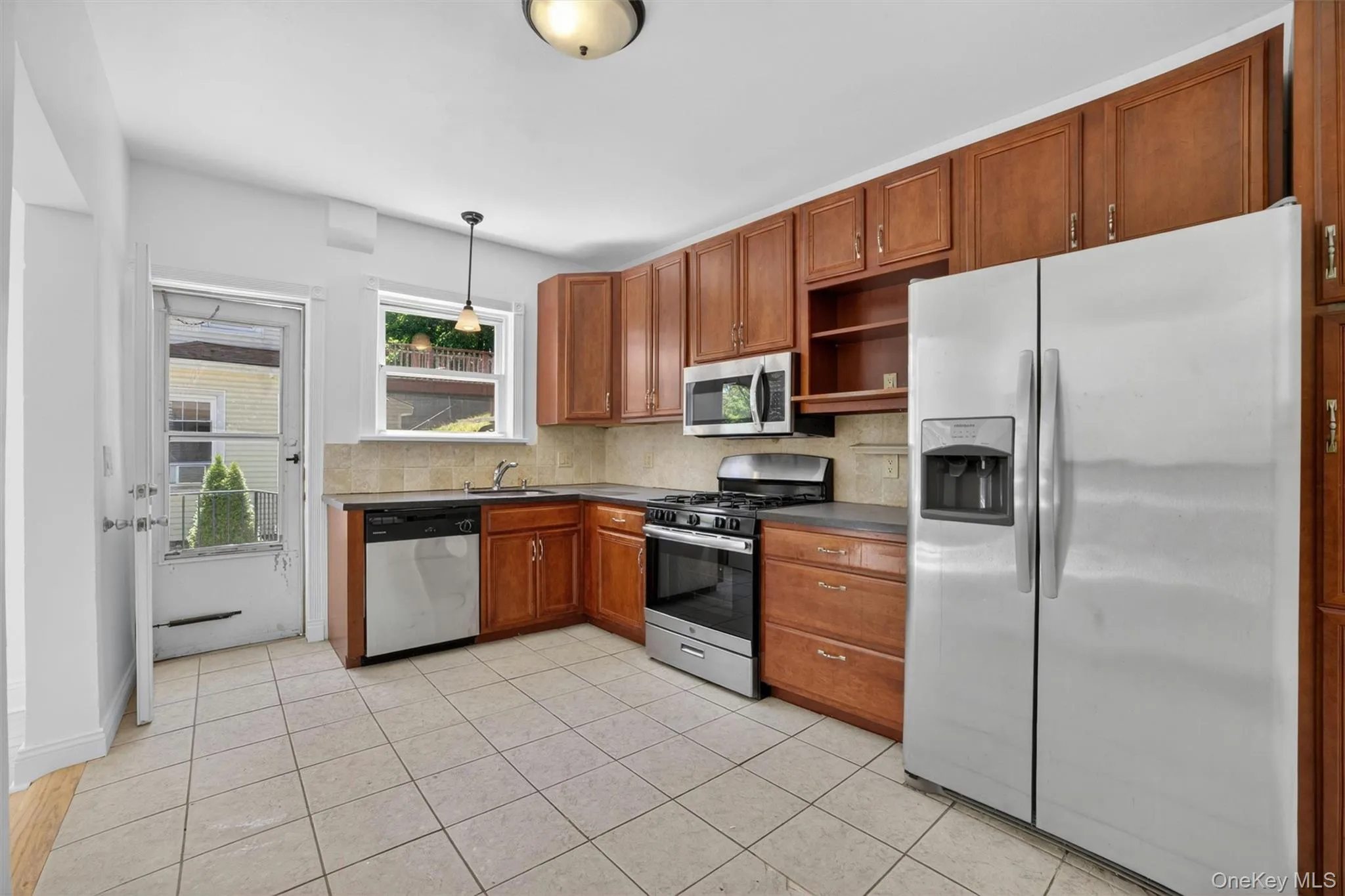 15 Desmond Avenue, Yonkers, NY, 4 Bedrooms Bedrooms, 9 Rooms Rooms,2 BathroomsBathrooms,Residential,For Rent,Desmond,0,1007026 15 Desmond Avenue, Yonkers, NY, 4 Bedrooms Bedrooms, 9 Rooms Rooms,2 BathroomsBathrooms,Residential,For Rent,Desmond,0,1007026