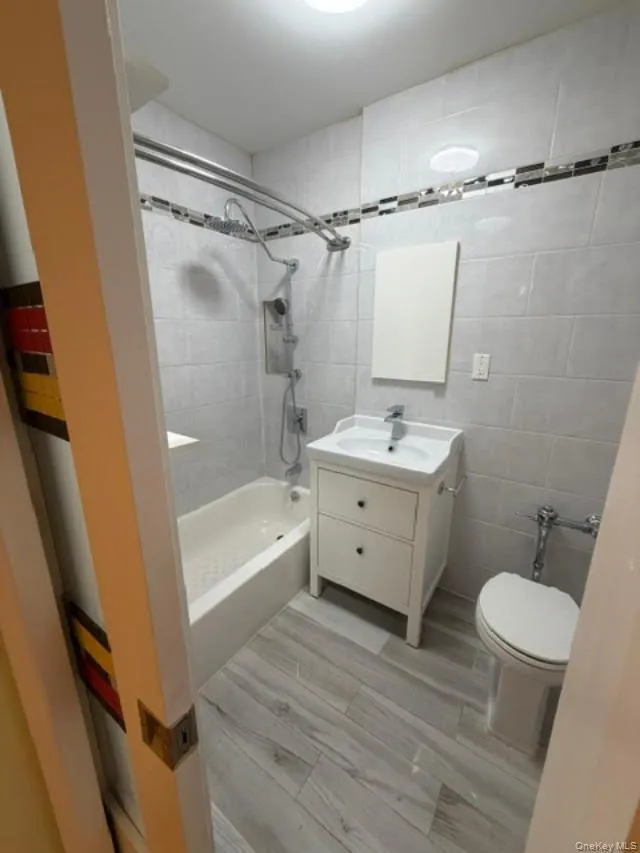 142-05 Roosevelt Avenue, New York, NY, 1 Bedroom Bedrooms, 3 Rooms Rooms,1 BathroomBathrooms,Residential,For Rent,Roosevelt,0,1007041 142-05 Roosevelt Avenue, New York, NY, 1 Bedroom Bedrooms, 3 Rooms Rooms,1 BathroomBathrooms,Residential,For Rent,Roosevelt,0,1007041