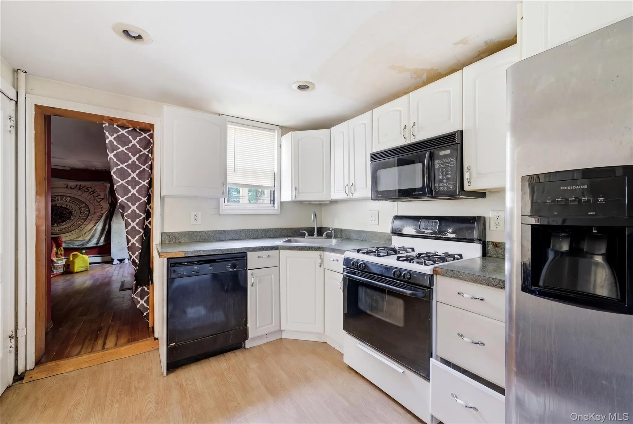 606 Irene Street, Hempstead, NY, 3 Bedrooms Bedrooms, 7 Rooms Rooms,2 BathroomsBathrooms,Residential,For Rent,Irene,0,1007042 606 Irene Street, Hempstead, NY, 3 Bedrooms Bedrooms, 7 Rooms Rooms,2 BathroomsBathrooms,Residential,For Rent,Irene,0,1007042