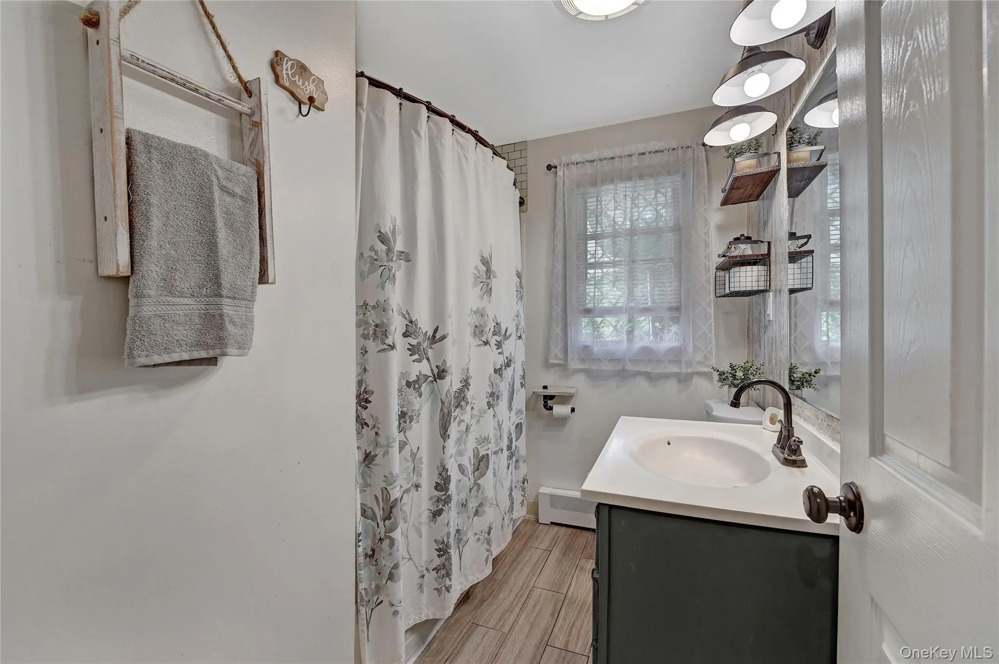 145 South Street, Marlboro, NY, 3 Bedrooms Bedrooms, 5 Rooms Rooms,1 BathroomBathrooms,Residential,For Rent,South,0,1007051 145 South Street, Marlboro, NY, 3 Bedrooms Bedrooms, 5 Rooms Rooms,1 BathroomBathrooms,Residential,For Rent,South,0,1007051
