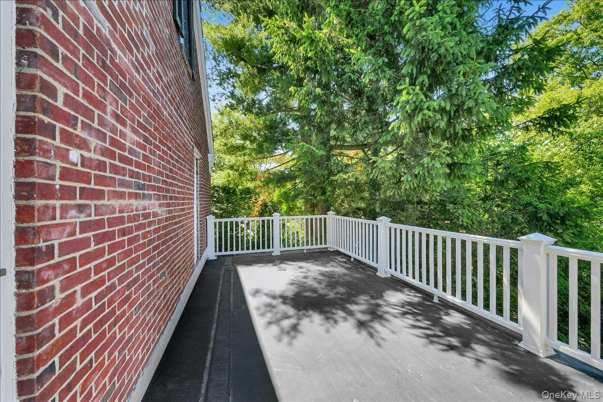 2nd floor terrace/balcony accessed by 2 bedrooms 2nd floor terrace/balcony accessed by 2 bedrooms