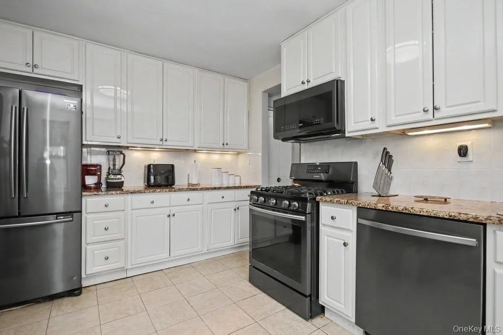 7 Balint Drive, Yonkers, NY, 2 Bedrooms Bedrooms, 5 Rooms Rooms,1 BathroomBathrooms,Residential,For Rent,Balint,0,1007068 7 Balint Drive, Yonkers, NY, 2 Bedrooms Bedrooms, 5 Rooms Rooms,1 BathroomBathrooms,Residential,For Rent,Balint,0,1007068