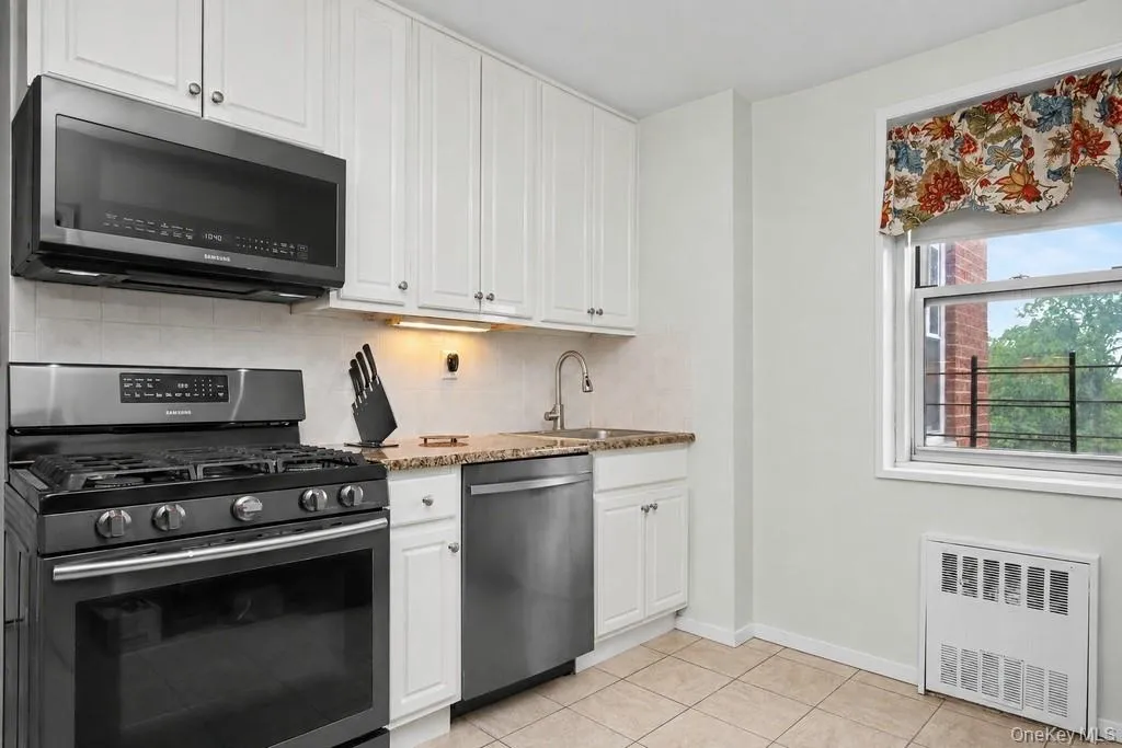 7 Balint Drive, Yonkers, NY, 2 Bedrooms Bedrooms, 5 Rooms Rooms,1 BathroomBathrooms,Residential,For Rent,Balint,0,1007068 7 Balint Drive, Yonkers, NY, 2 Bedrooms Bedrooms, 5 Rooms Rooms,1 BathroomBathrooms,Residential,For Rent,Balint,0,1007068