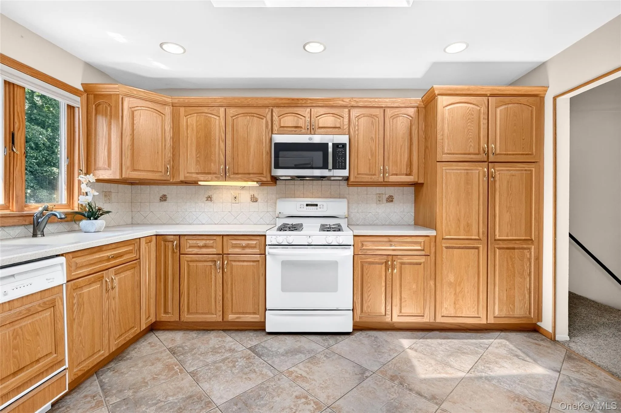 Kitchen with all appliances including new SS Fridge Kitchen with all appliances including new SS Fridge