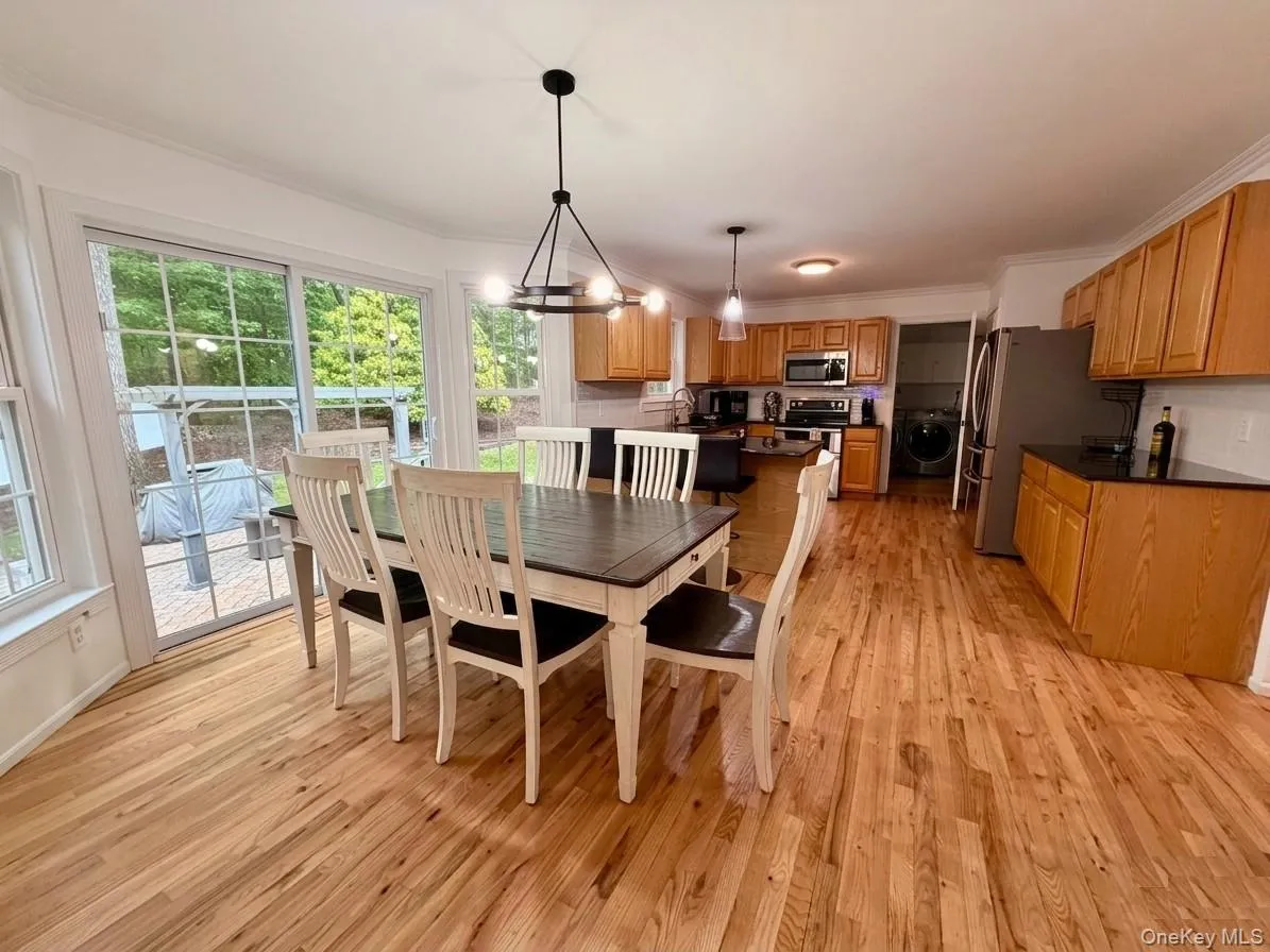 Eat in Kitchen with Dining Area Eat in Kitchen with Dining Area