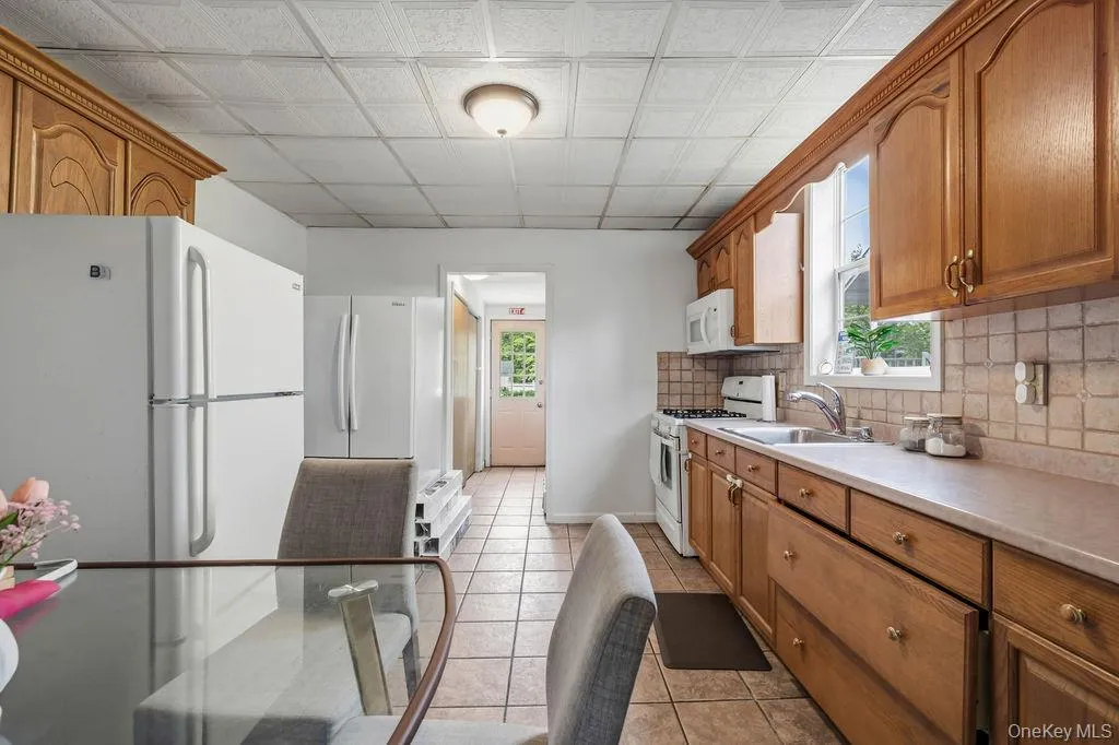29 Blauvelt Avenue, Haverstraw, NY, 3 Bedrooms Bedrooms, 5 Rooms Rooms,1 BathroomBathrooms,Residential,For Rent,Blauvelt,0,1007079 29 Blauvelt Avenue, Haverstraw, NY, 3 Bedrooms Bedrooms, 5 Rooms Rooms,1 BathroomBathrooms,Residential,For Rent,Blauvelt,0,1007079
