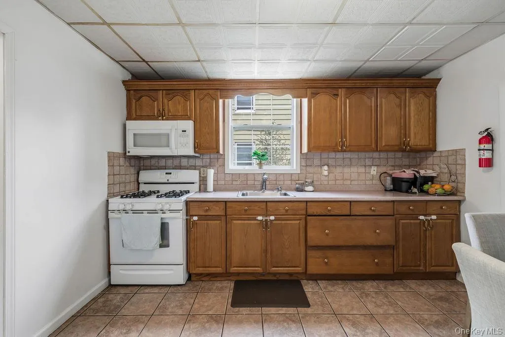 29 Blauvelt Avenue, Haverstraw, NY, 3 Bedrooms Bedrooms, 5 Rooms Rooms,1 BathroomBathrooms,Residential,For Rent,Blauvelt,0,1007079 29 Blauvelt Avenue, Haverstraw, NY, 3 Bedrooms Bedrooms, 5 Rooms Rooms,1 BathroomBathrooms,Residential,For Rent,Blauvelt,0,1007079