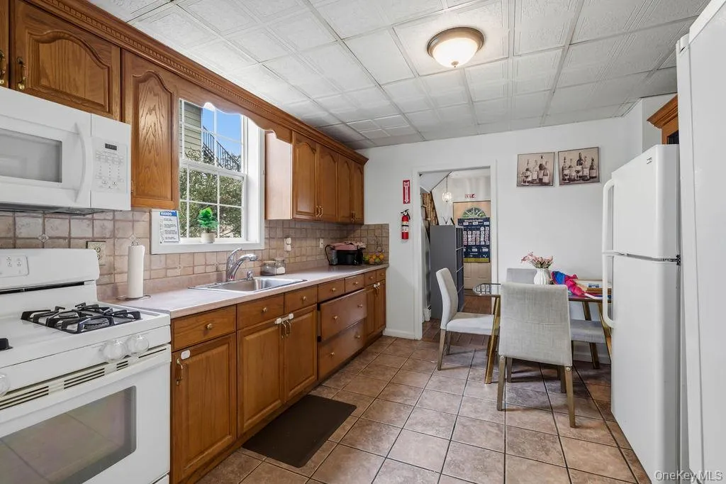 29 Blauvelt Avenue, Haverstraw, NY, 3 Bedrooms Bedrooms, 5 Rooms Rooms,1 BathroomBathrooms,Residential,For Rent,Blauvelt,0,1007079 29 Blauvelt Avenue, Haverstraw, NY, 3 Bedrooms Bedrooms, 5 Rooms Rooms,1 BathroomBathrooms,Residential,For Rent,Blauvelt,0,1007079