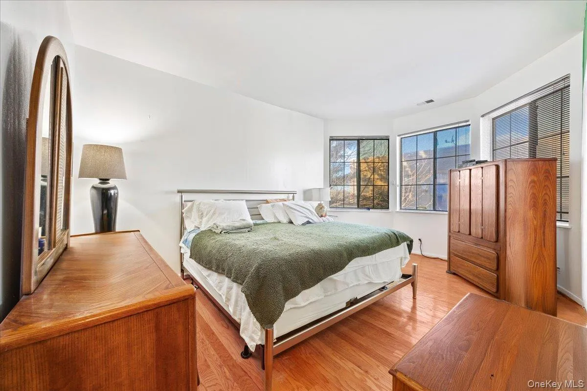 566 Louisiana Avenue, New York, NY, 3 Bedrooms Bedrooms, 6 Rooms Rooms,2 BathroomsBathrooms,Residential,For Rent,Louisiana,0,1007083 566 Louisiana Avenue, New York, NY, 3 Bedrooms Bedrooms, 6 Rooms Rooms,2 BathroomsBathrooms,Residential,For Rent,Louisiana,0,1007083