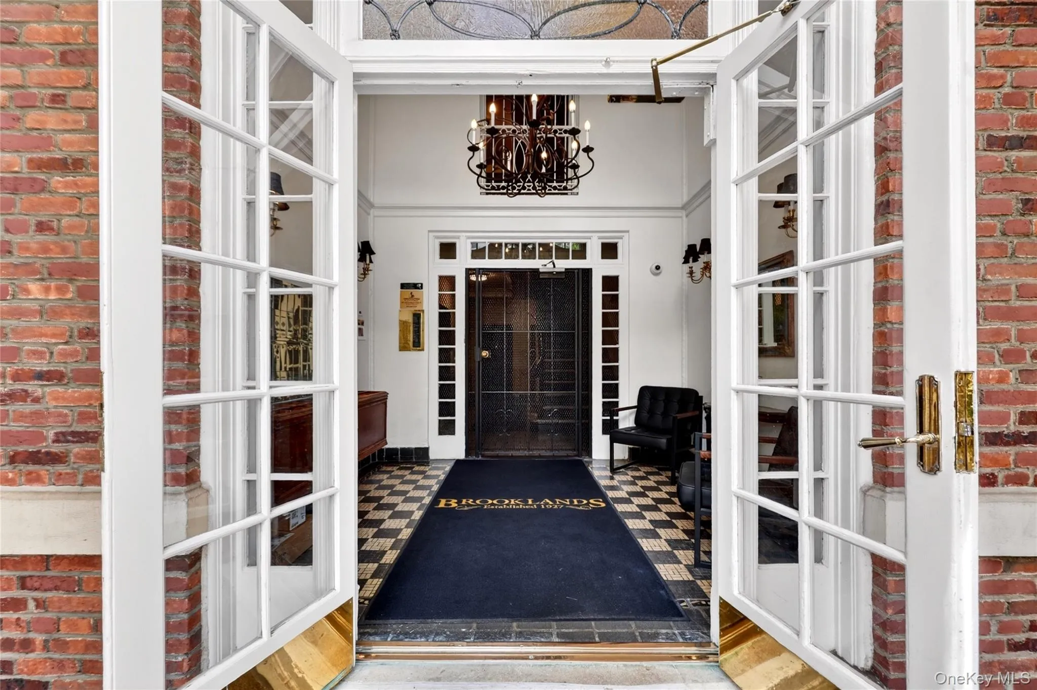 Beautiful Entry Foyer Welcomes Residents and Guests Beautiful Entry Foyer Welcomes Residents and Guests