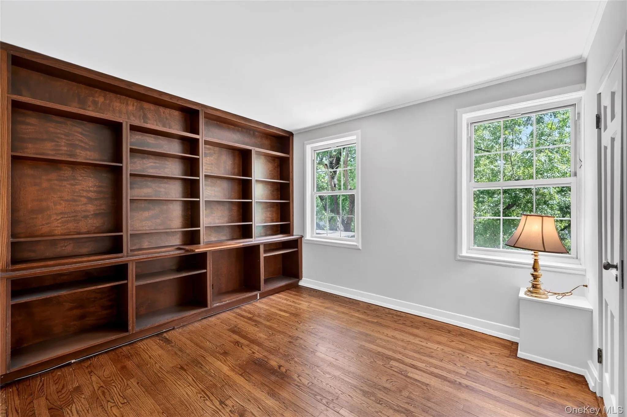 Bedroom #1 with an ensuite powder room and Built-in bookshelves. Perfect for Overnight Guests or as a Den. Bedroom #1 with an ensuite powder room and Built-in bookshelves. Perfect for Overnight Guests or as a Den.
