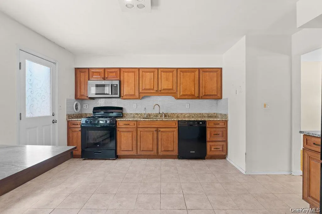 9 Jackson Street, Woodbury, NY, 4 Bedrooms Bedrooms, 7 Rooms Rooms,3 BathroomsBathrooms,Residential Lease,For Rent,Jackson,0,1007089 9 Jackson Street, Woodbury, NY, 4 Bedrooms Bedrooms, 7 Rooms Rooms,3 BathroomsBathrooms,Residential Lease,For Rent,Jackson,0,1007089
