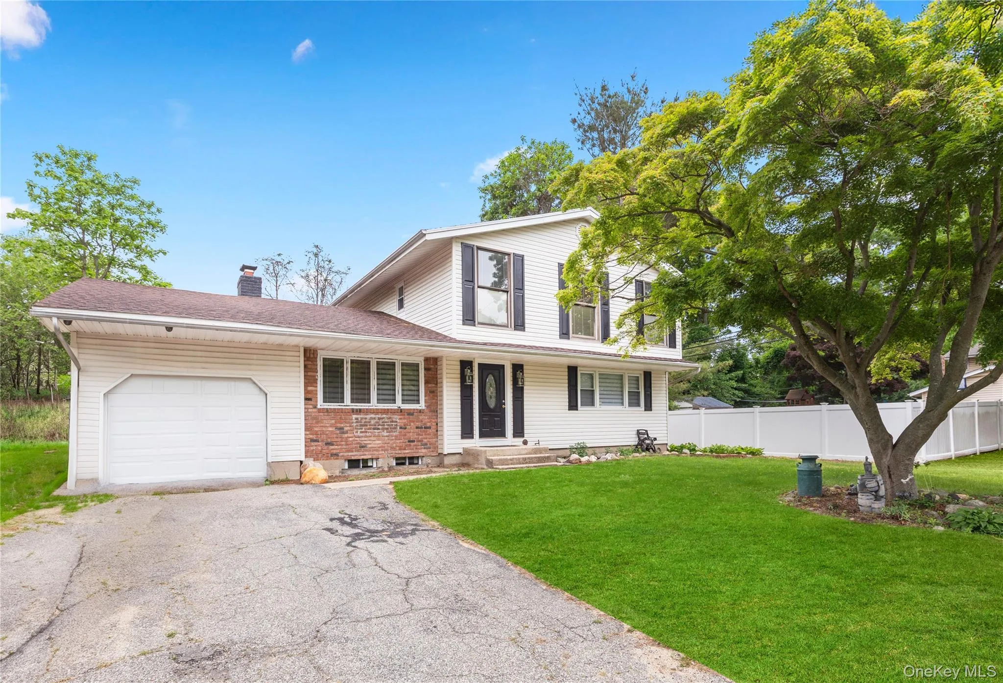 25 Adrienne Lane, Smithtown, NY, 4 Bedrooms Bedrooms, 10 Rooms Rooms,2 BathroomsBathrooms,Residential Lease,For Rent,Adrienne,0,1007096 25 Adrienne Lane, Smithtown, NY, 4 Bedrooms Bedrooms, 10 Rooms Rooms,2 BathroomsBathrooms,Residential Lease,For Rent,Adrienne,0,1007096