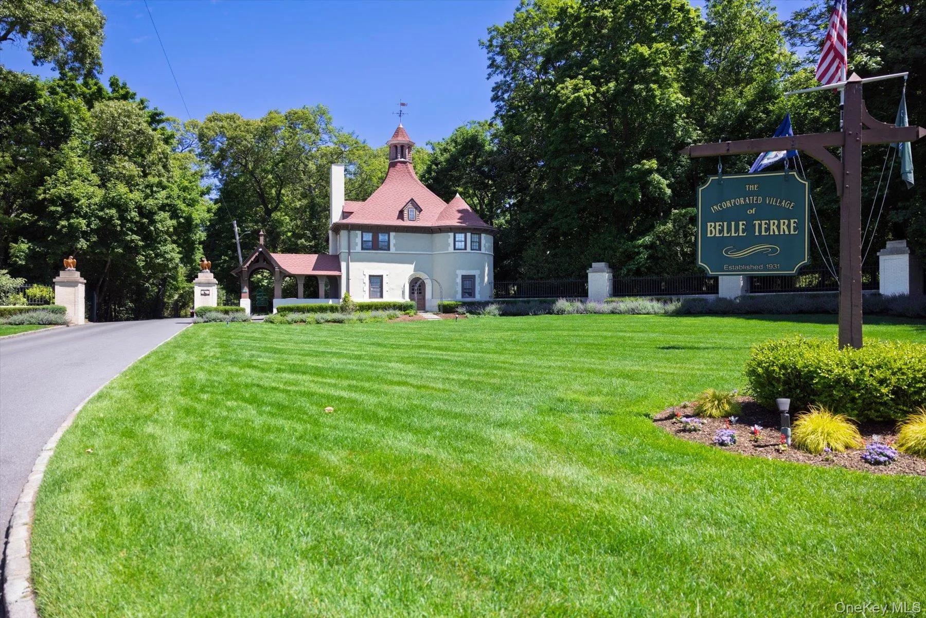 Belle Terre gatehouse Belle Terre gatehouse