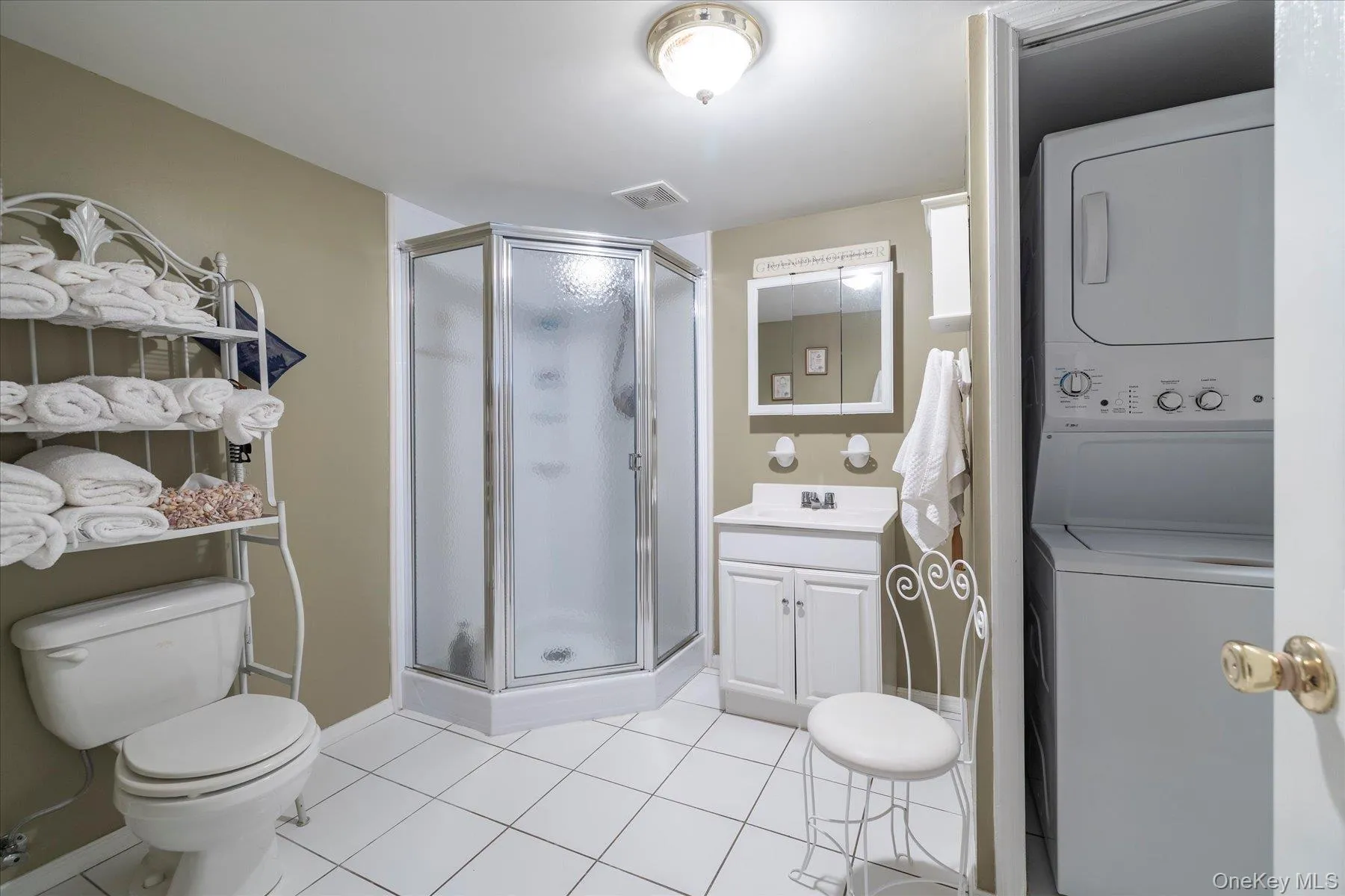 Ground level full bath and laundry Ground level full bath and laundry
