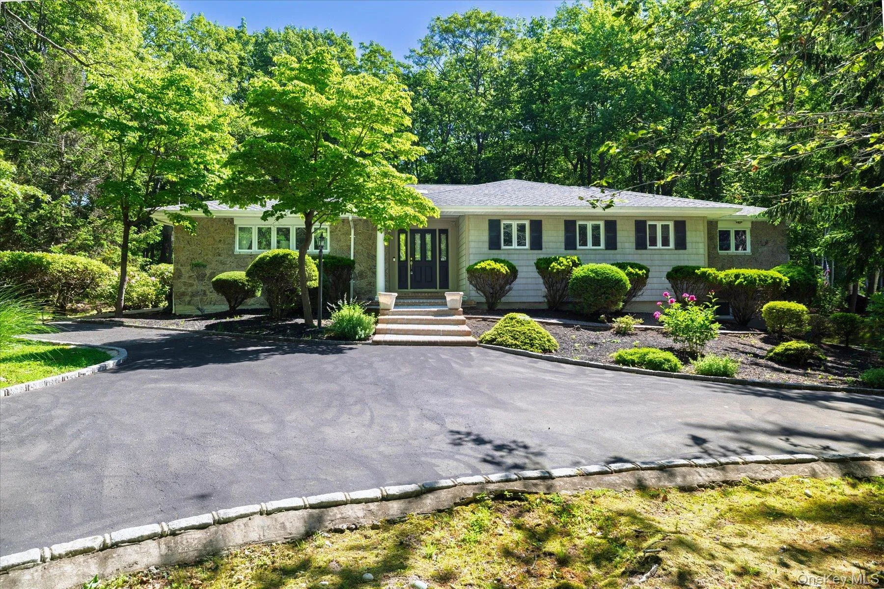 7 Deer Path, Brookhaven, NY, 5 Bedrooms Bedrooms, 11 Rooms Rooms,3 BathroomsBathrooms,Residential,For Rent,Deer,0,1007109 7 Deer Path, Brookhaven, NY, 5 Bedrooms Bedrooms, 11 Rooms Rooms,3 BathroomsBathrooms,Residential,For Rent,Deer,0,1007109
