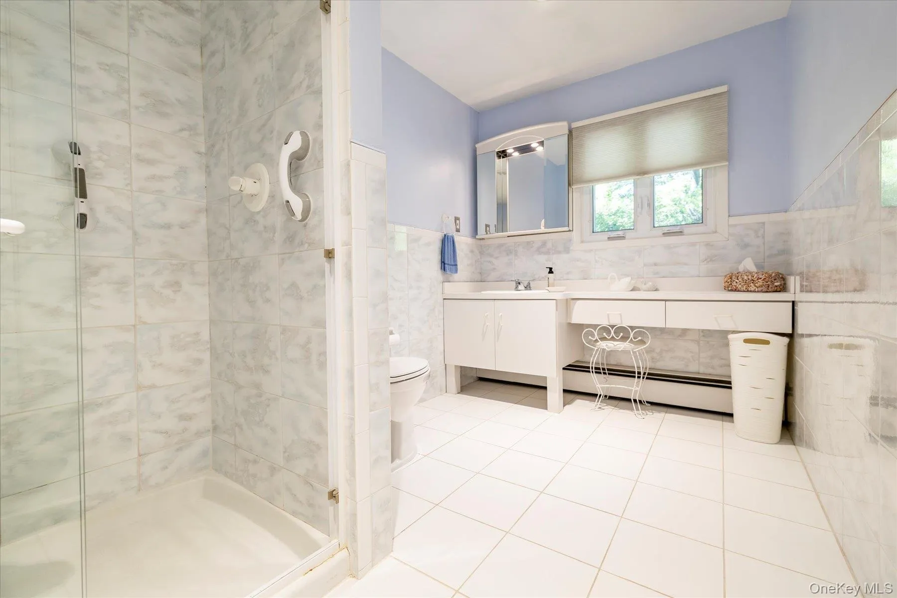 Full hall bath Full hall bath